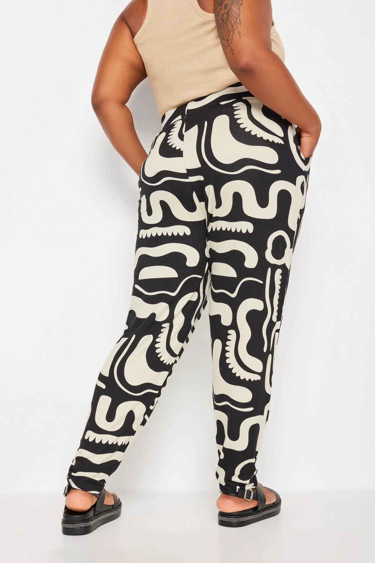 Büyük Beden Dar Paça Desenli Cepli Havuç Kesim Likralı Pantolon 143748