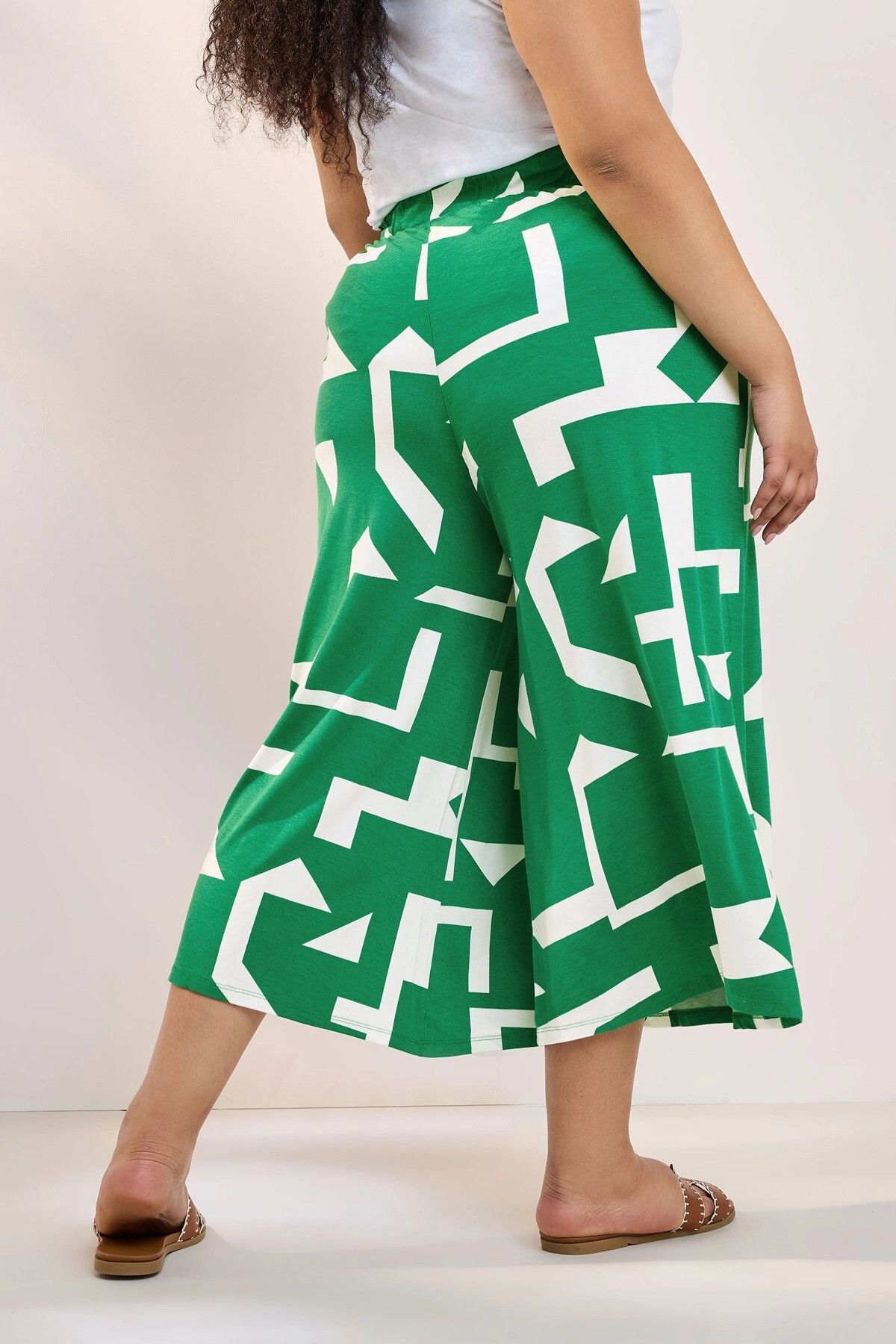 Büyük Beden Yüksek Bel Lastikli Cepli Bol Paça Kapri Pantolon 304118