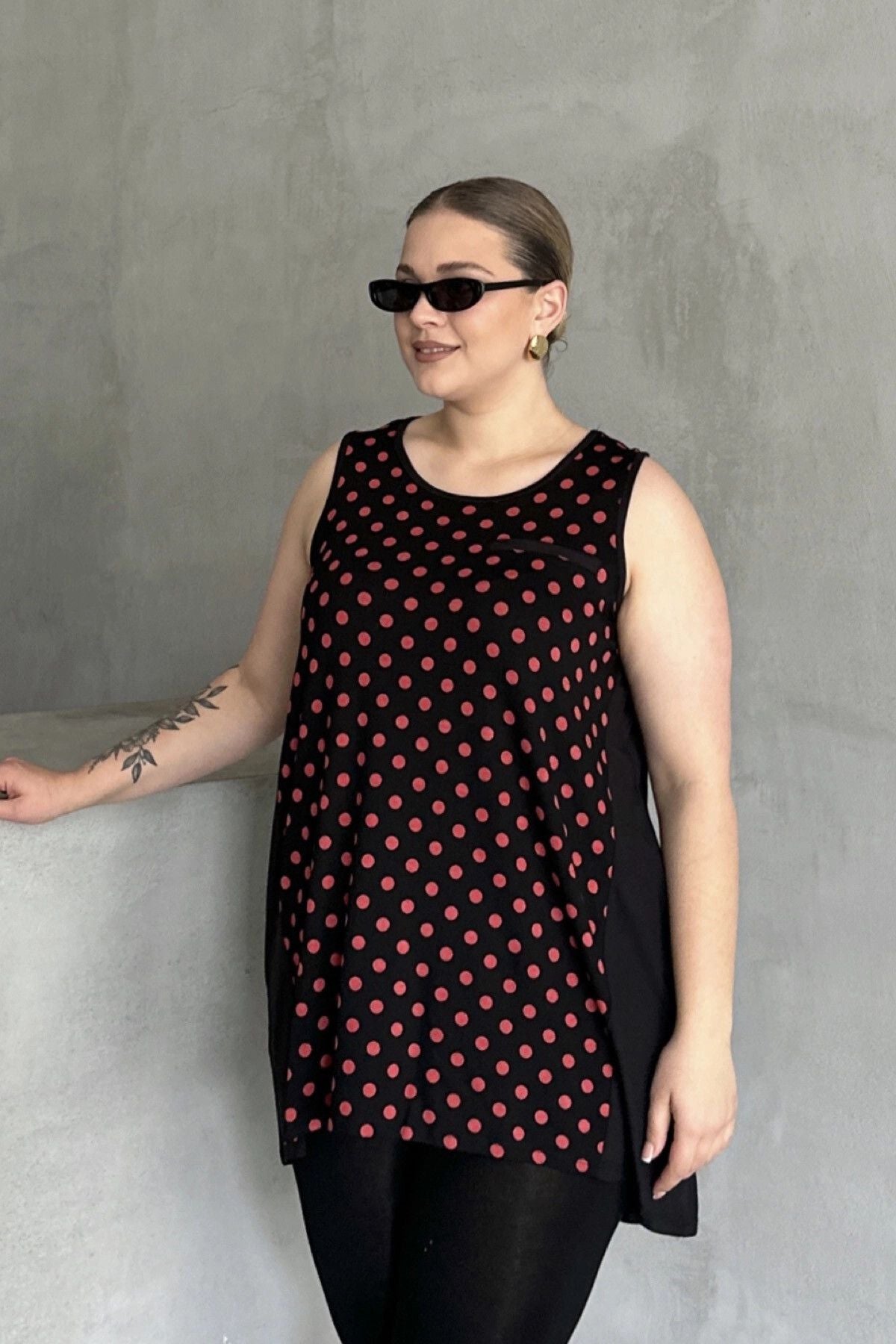 Büyük Beden Önü Puantiyeli Kolsuz Bluz 302253