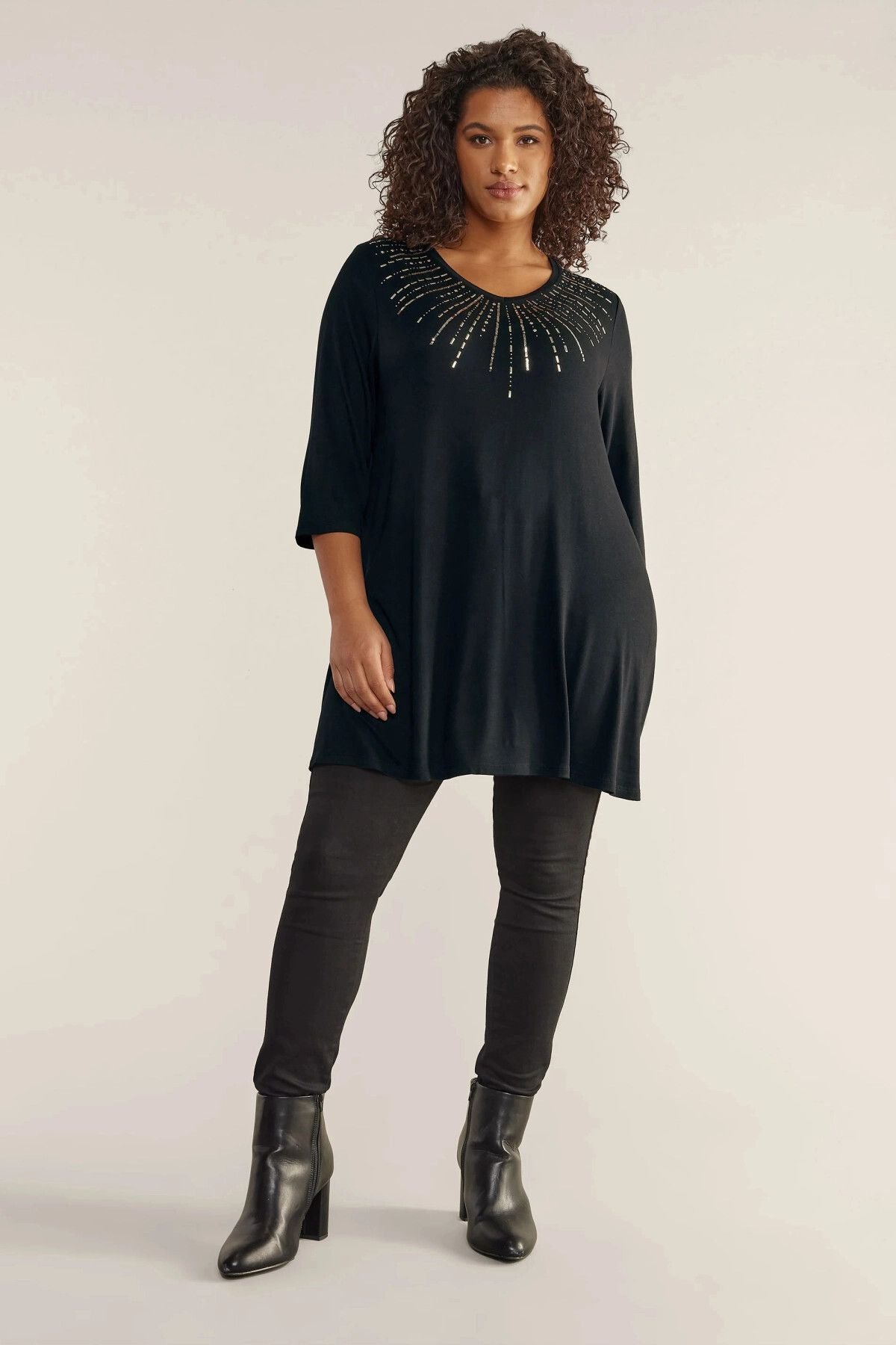 Büyük Beden V Yaka Fakir Kol Payet İşlemeli Bluz 615155