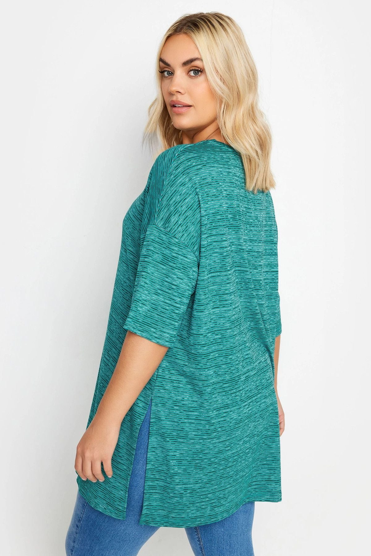 Büyük Beden Bisiklet Yaka Kısa Kollu Yırtmaç Detaylı T-shirt 303021