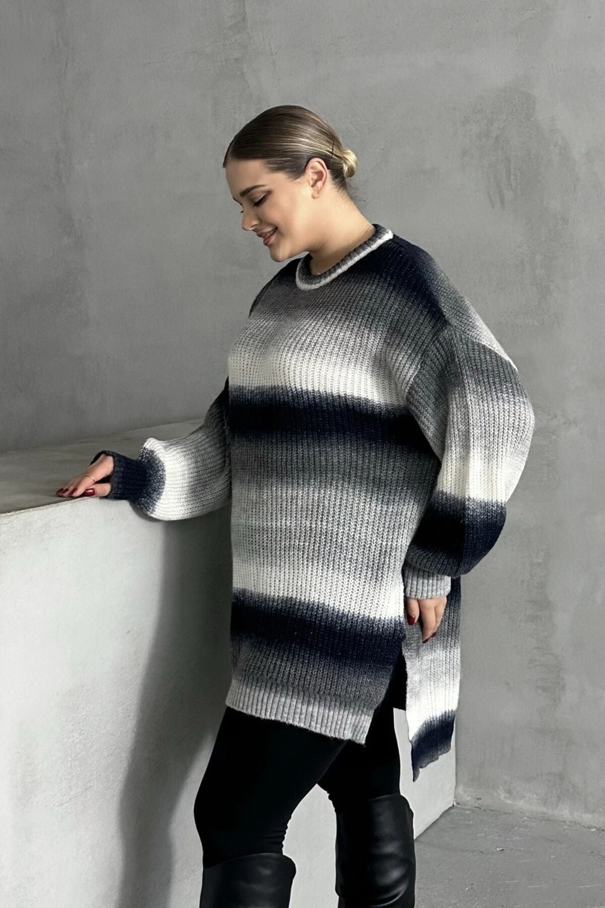 Büyük Beden Uzun Kollu Bisiklet Yaka Renk Bloklu Yırtmaçlı Triko Kazak 302345