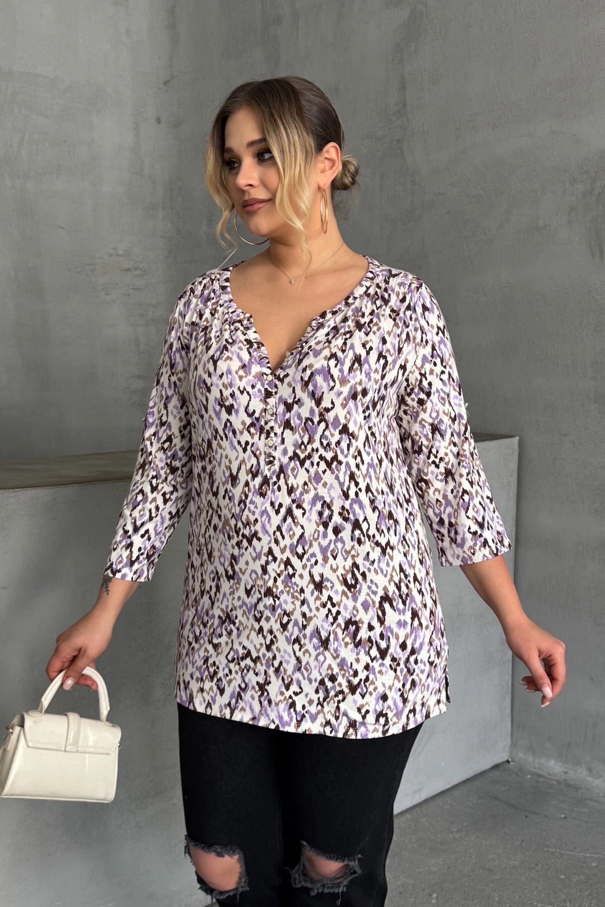 Büyük Beden V Yaka Önü Düğmeli Kolları Katlama Detaylı Likralı Bluz 1017