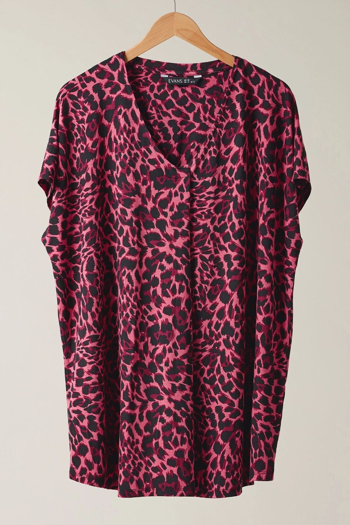 Büyük Beden Çentik Yaka Kısa Kollu Leopar Desenli Bluz 615606