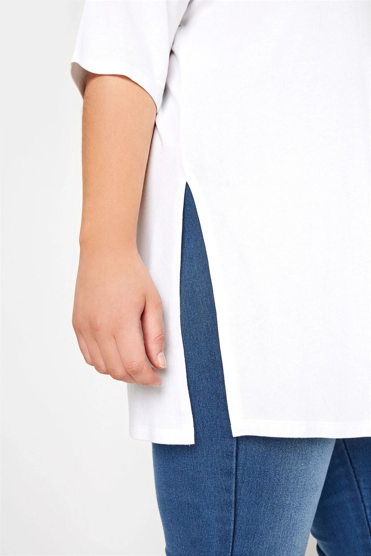 Büyük Beden Bisiklet Yaka Yarım Kollu Yırtmaç Detaylı Uzun Kesim T-shirt 191929