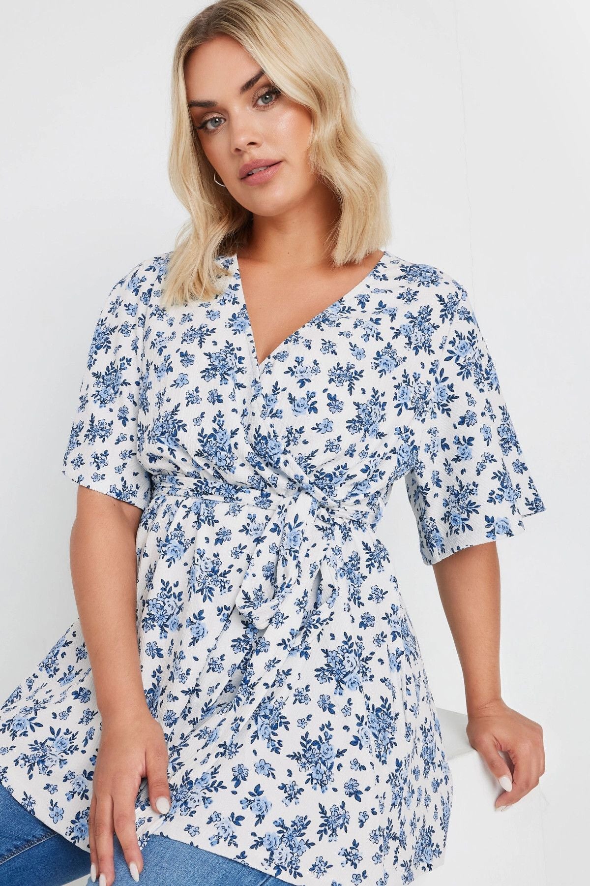 Büyük Beden V Yaka Bağlama Detaylı Desenli Kruvaze Bluz 321934