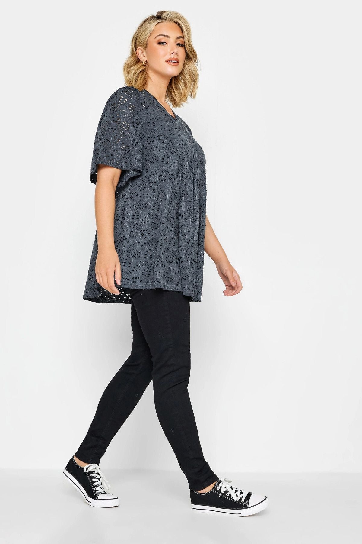 Büyük Beden Dantel Detaylı V Yaka Yarım Kollu Astarsız Bluz 302489