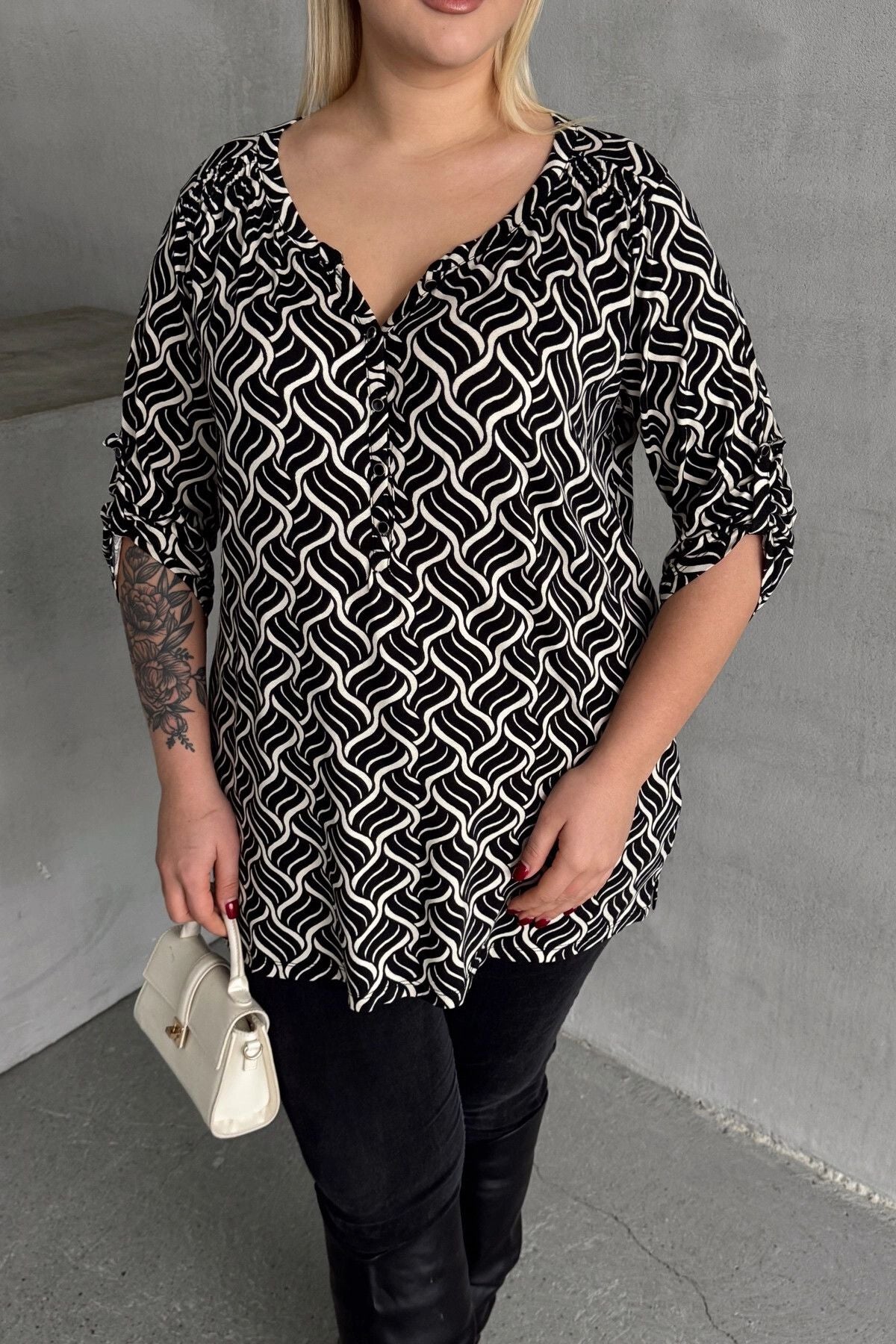 Büyük Beden V Yaka Önü Düğmeli Kolları Katlama Detaylı Likralı Bluz 1016