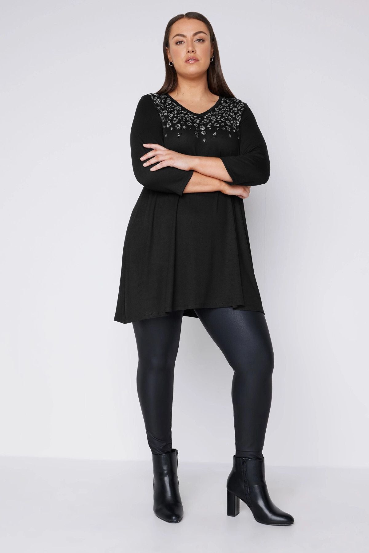 Büyük Beden V Yaka Fakir Kol İşleme Detaylı Bluz 615156