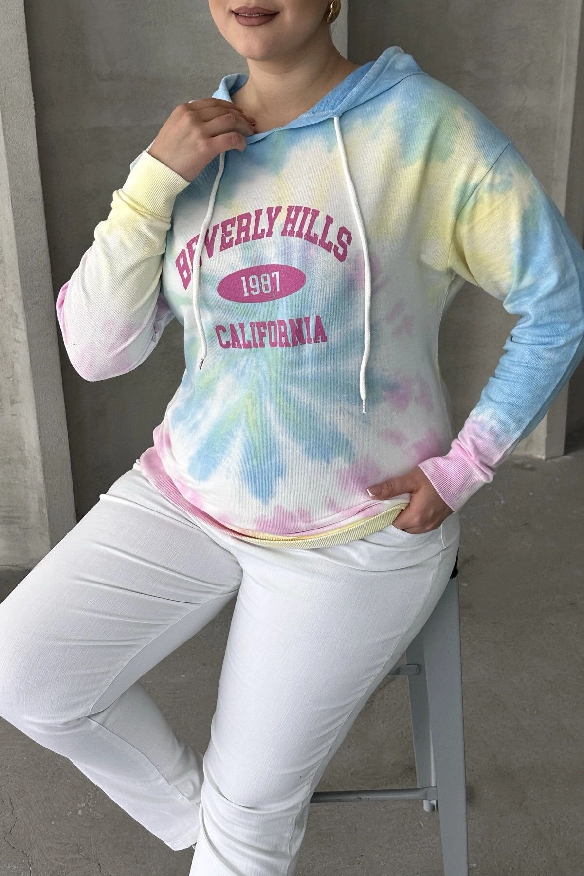 Büyük Beden Batik Desenli Kapüşonlu Baskılı İnce Sweatshirt 303144