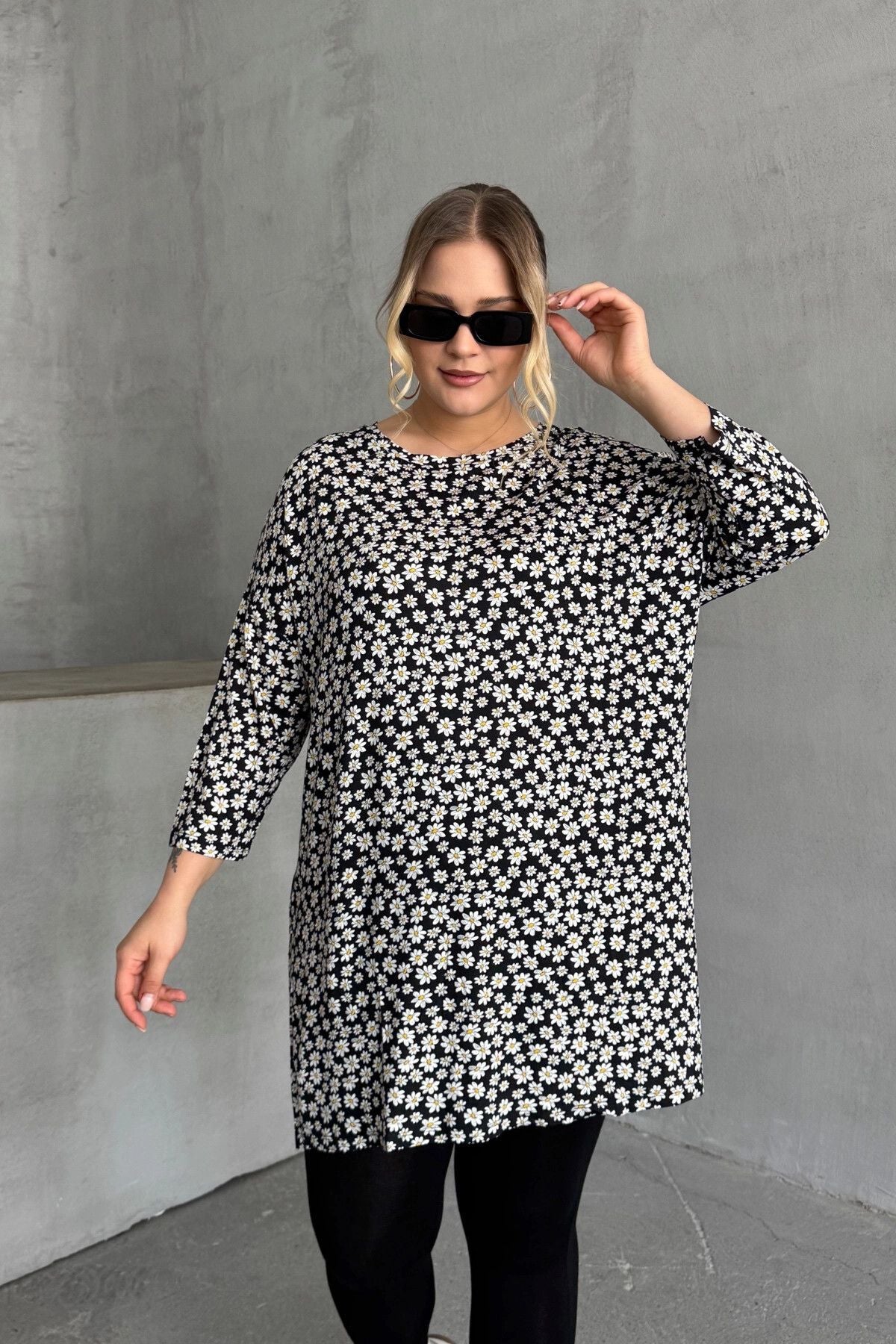 Büyük Beden Bisiklet Yaka Fakir Kol Yırtmaç Detaylı Çiçek Desenli Bluz 173292