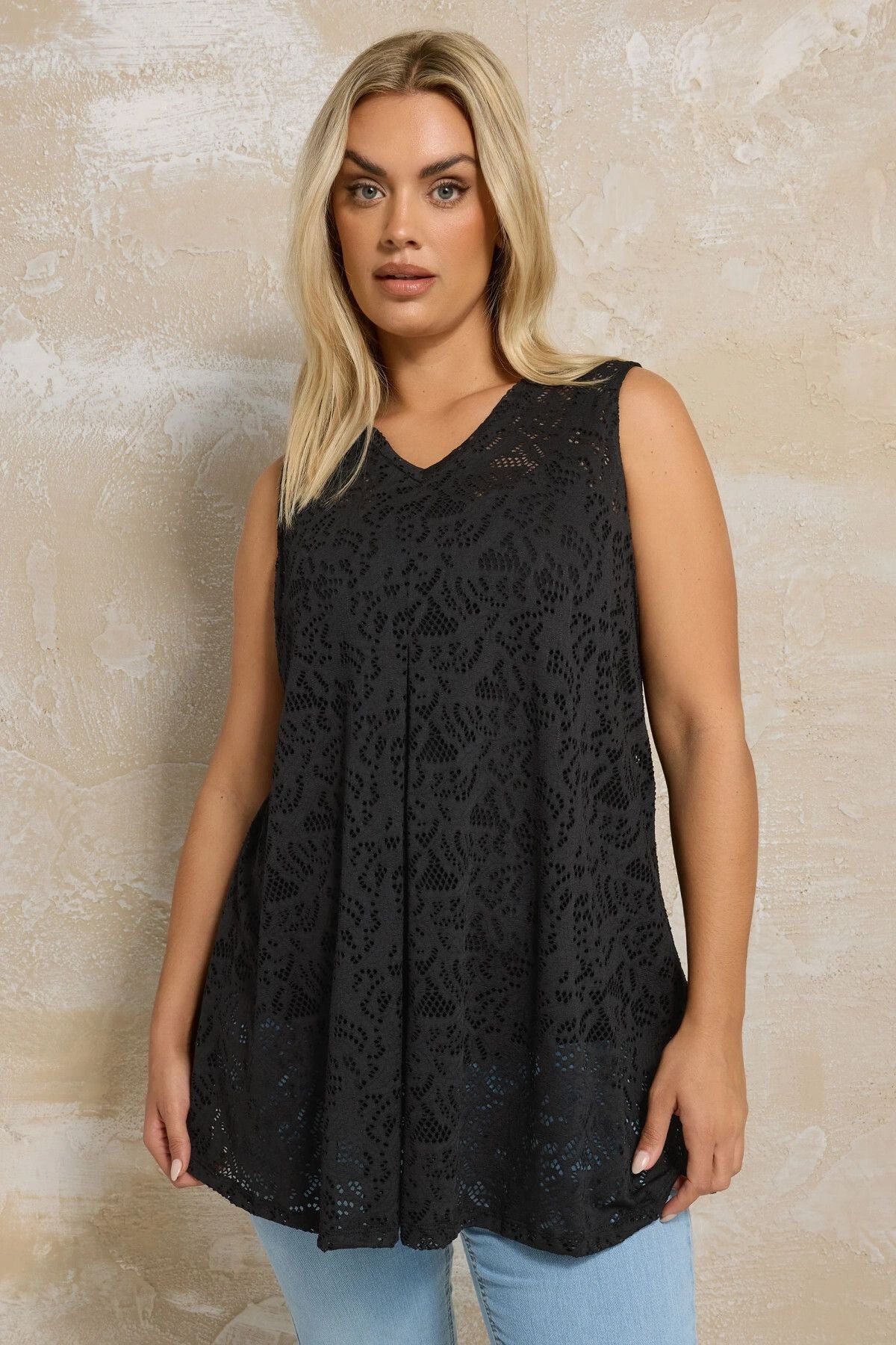 Büyük Beden V Yaka Sıfır Kol Astarsız Dantel Bluz 304101