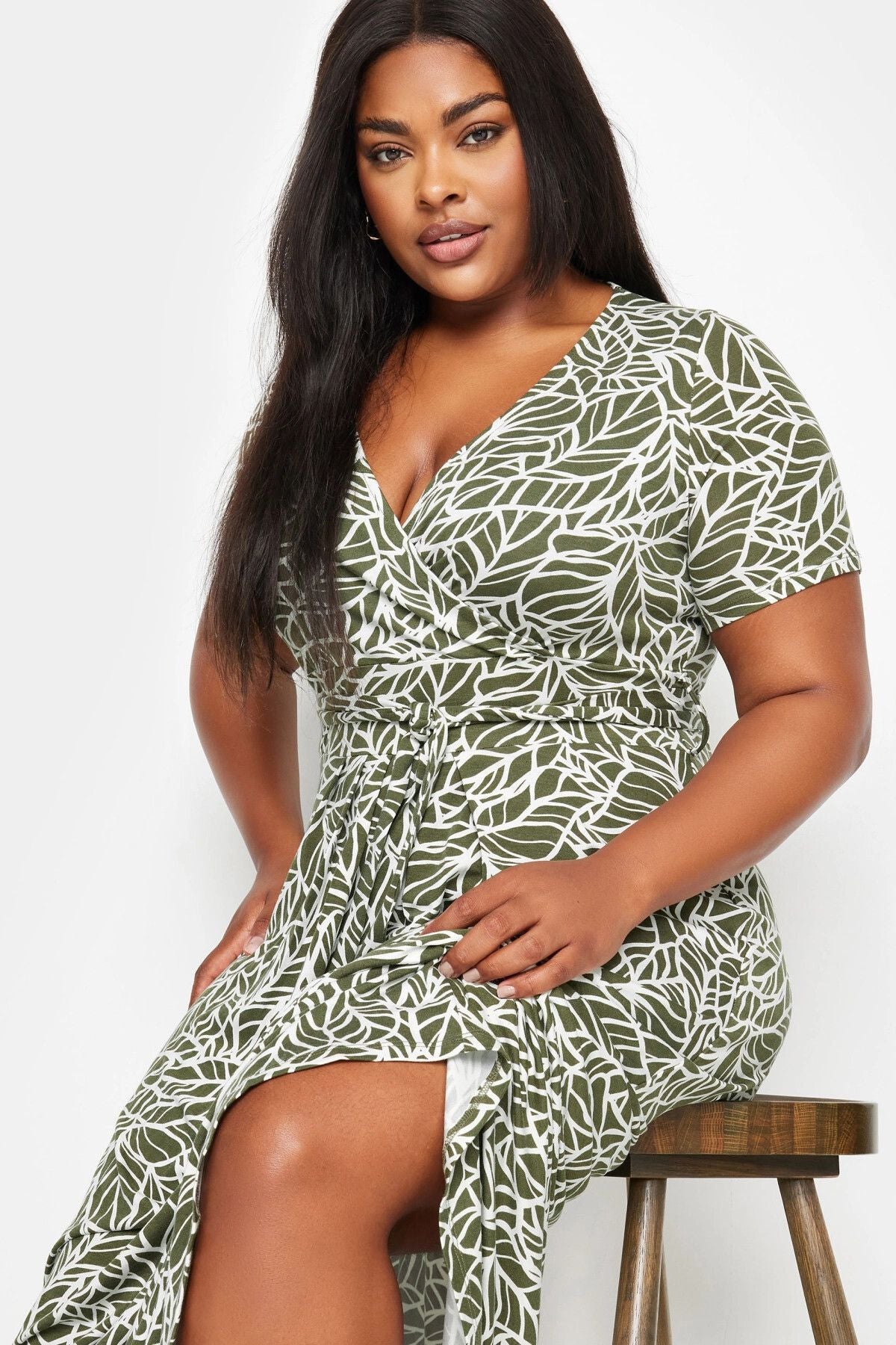 Büyük Beden V Yaka Kısa Kollu Kuşaklı Desenli Uzun Elbise 137860