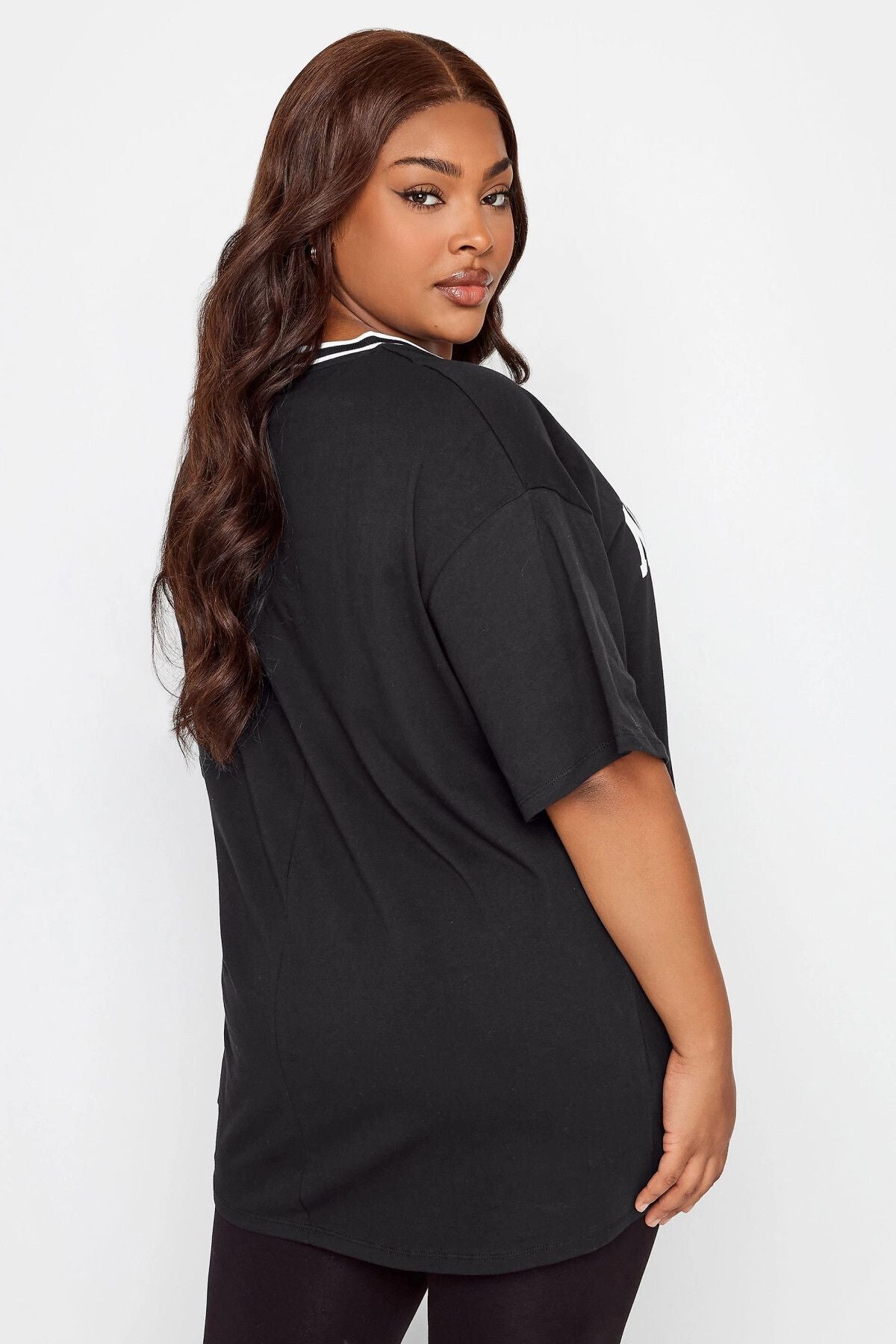 Büyük Beden Önü Baskılı V Yaka Yarım Kollu Uzun Kesim T-Shirt 302504