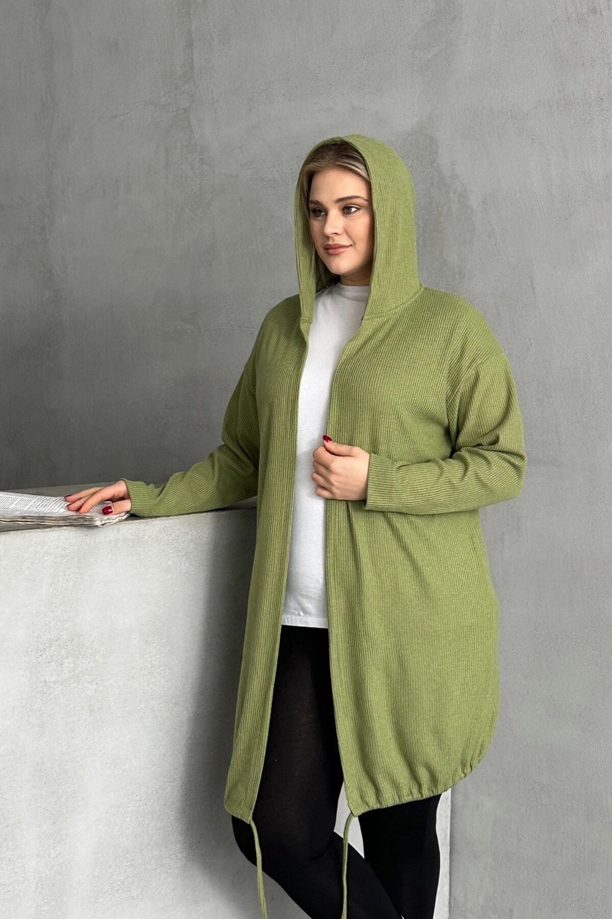 Büyük Beden Uzun Kollu Kapüşonlu Önü Kapamasız Fitilli Hırka 74-136