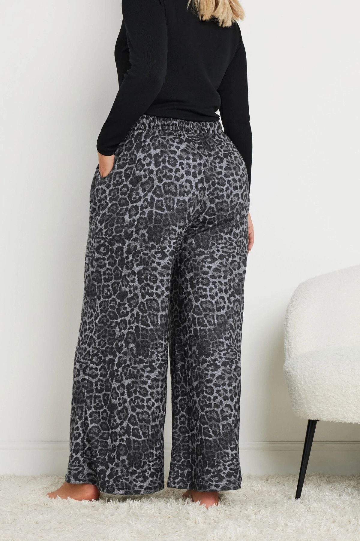 Büyük Beden Bol Paça Cepli Leopar Desenli Beli Lastikli Eşofman Altı 322356