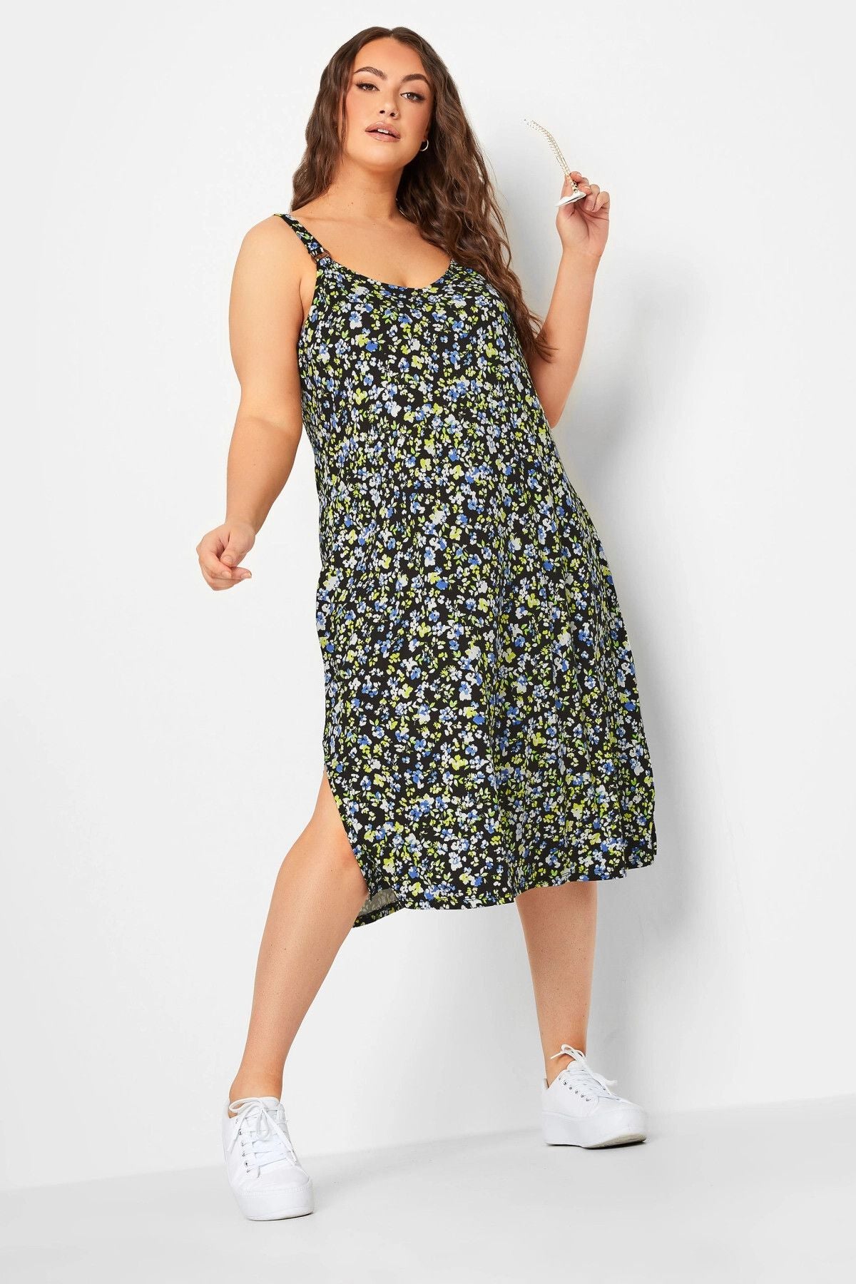 Büyük Beden Yırtmaç Detaylı Çiçek Desenli Askılı Elbise 302296