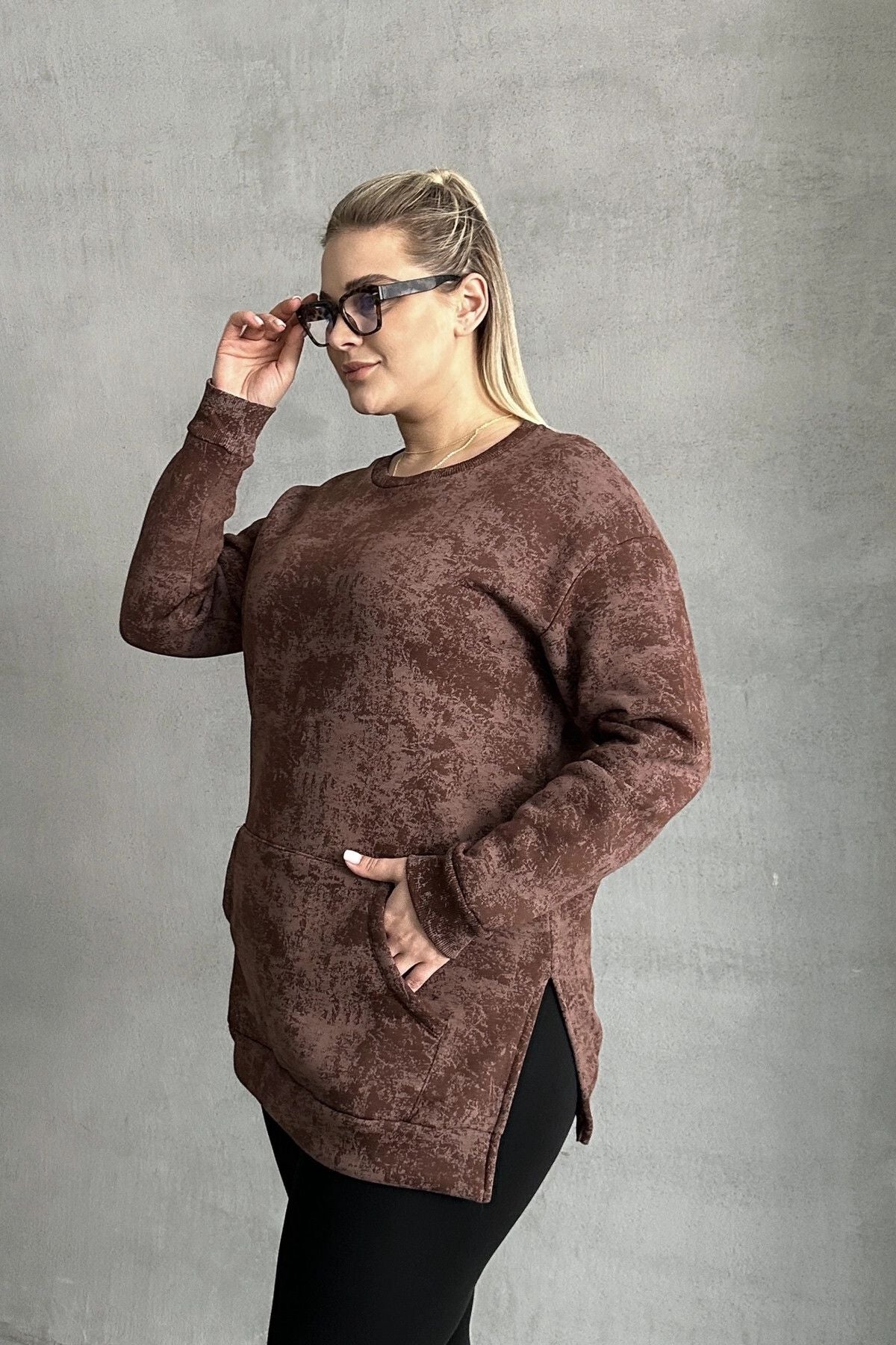 Büyük Beden Uzun Kollu Bisiklet Yaka Önü Cepli Desenli Sweatshirt 106-79