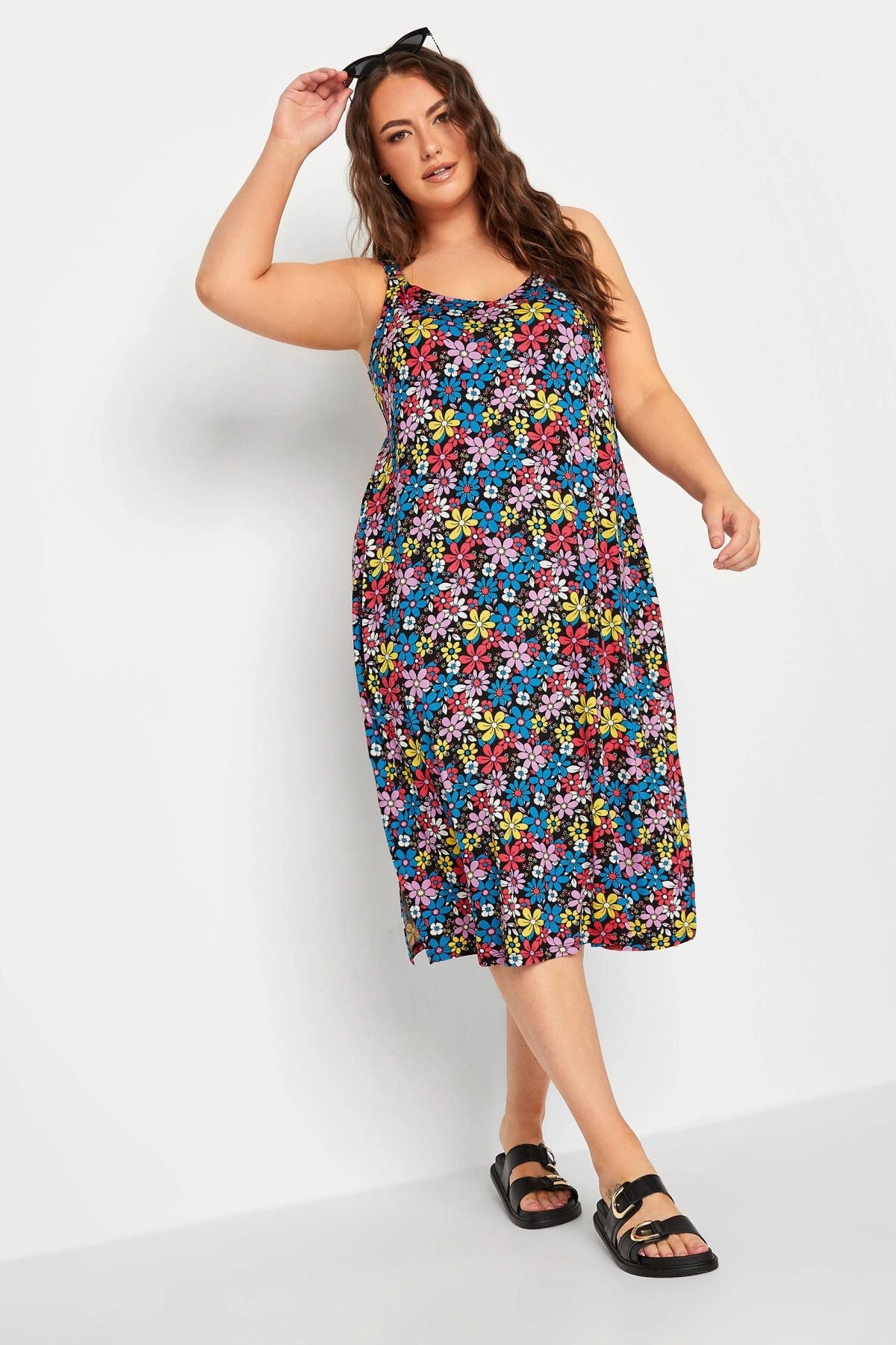 Büyük Beden Yanları Yırtmaç Detaylı İnce Askılı Kısa Boy Elbise 302297