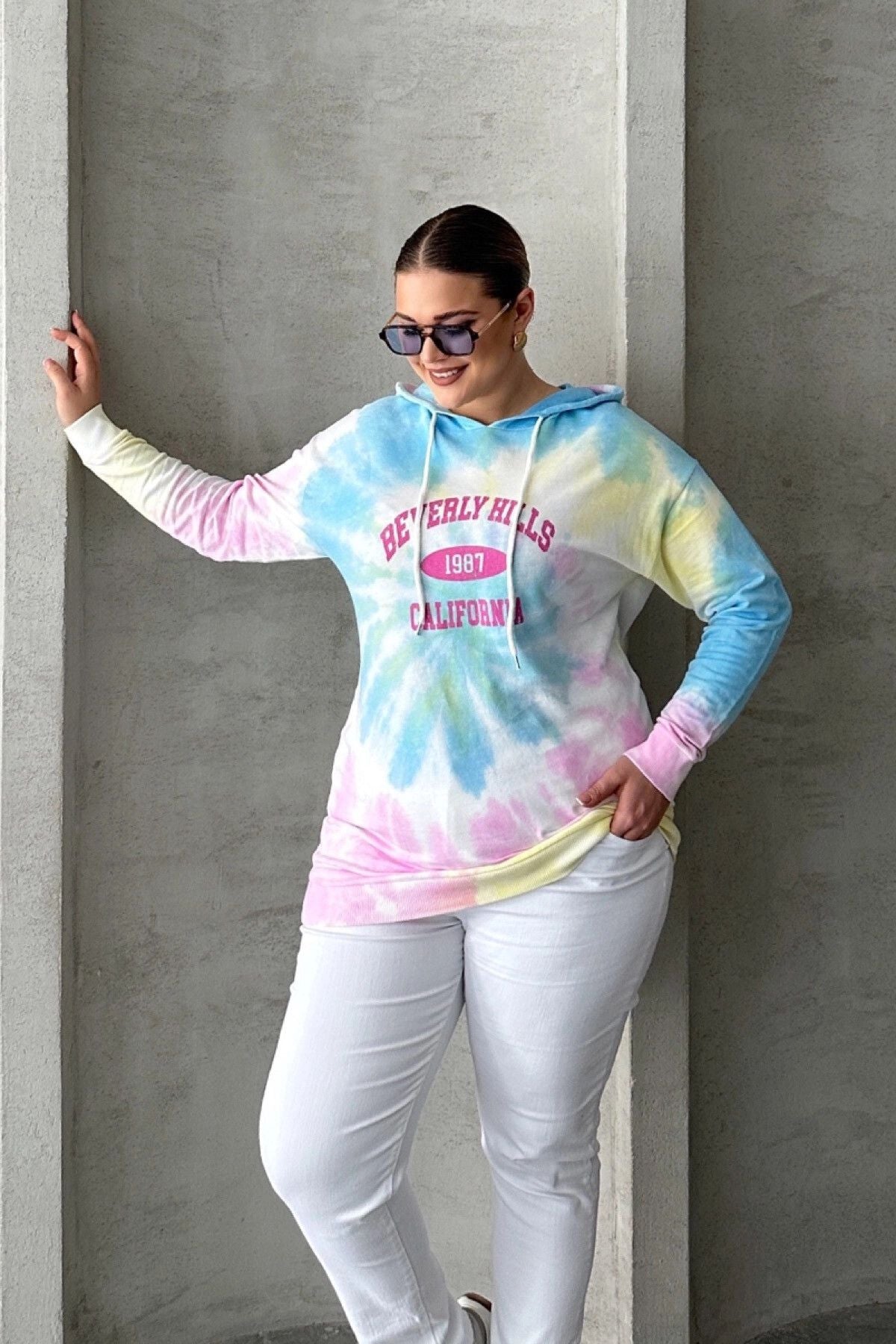 Büyük Beden Batik Desenli Kapüşonlu Baskılı İnce Sweatshirt 303144
