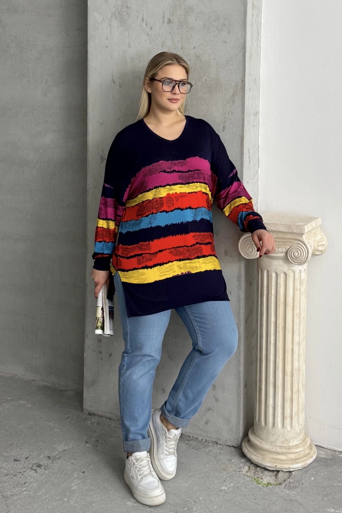 Büyük Beden V Yaka Çizgili Yanları Yırtmaçlı Uzun Kollu Bluz 303118