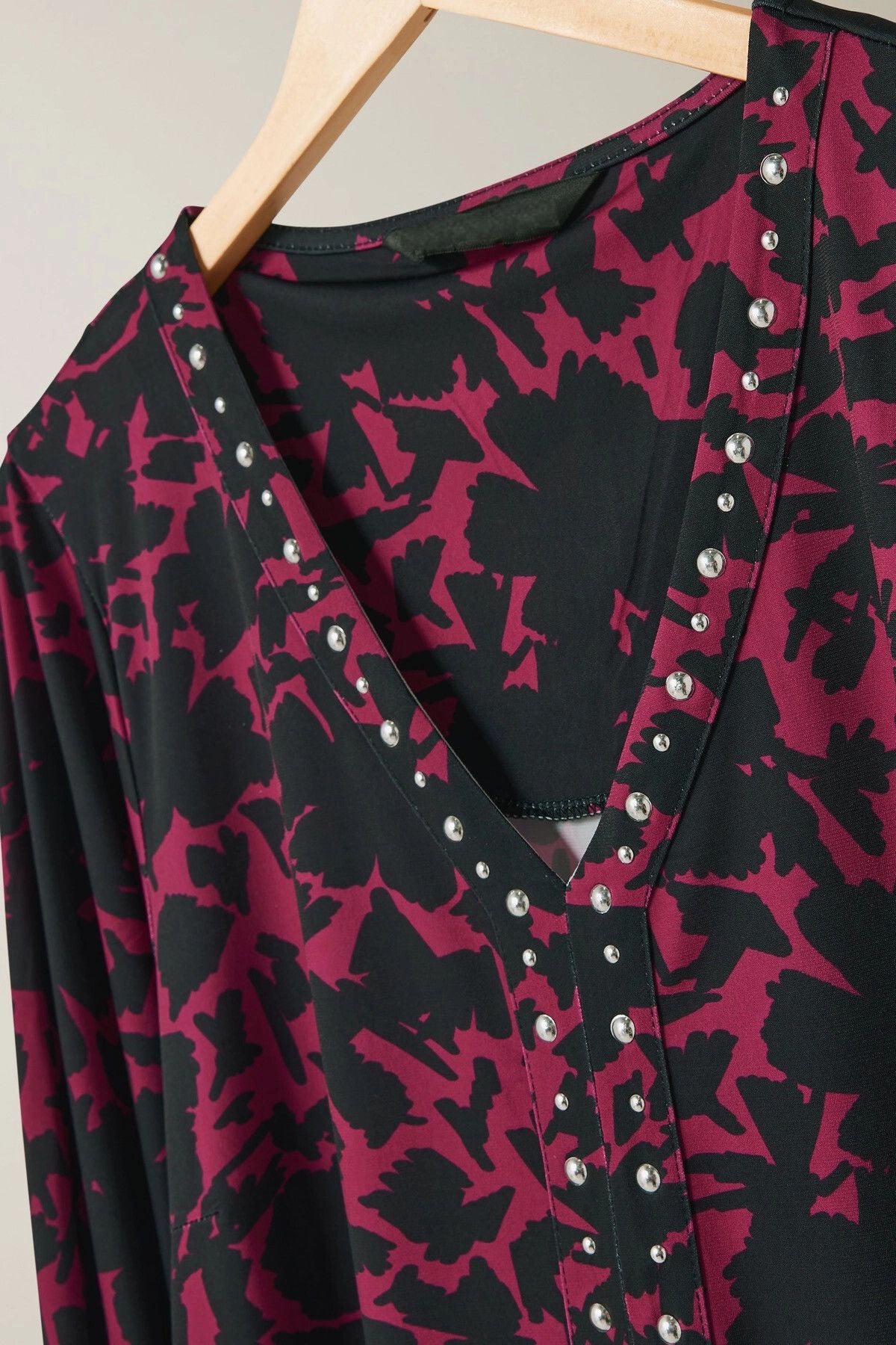 Büyük Beden V Yaka Uzun Kollu Taş Detaylı Desenli Bluz 615713