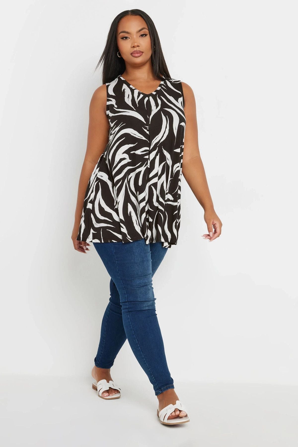 Büyük Beden V Yaka Sıfır Kol Pileli Desenli Likralı Bluz 303417