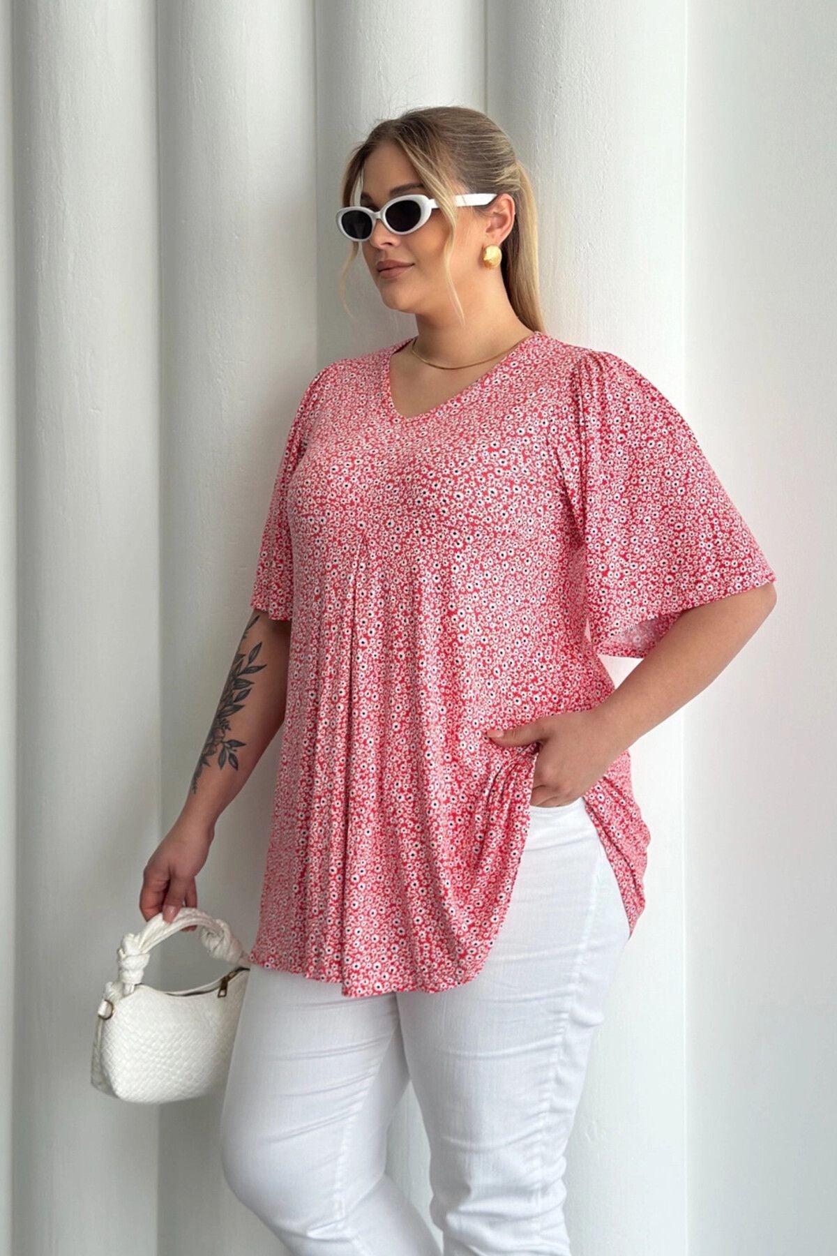 Büyük Beden V Yaka Kısa Kollu Eteği Bollaşan Desenli Bluz 98-5