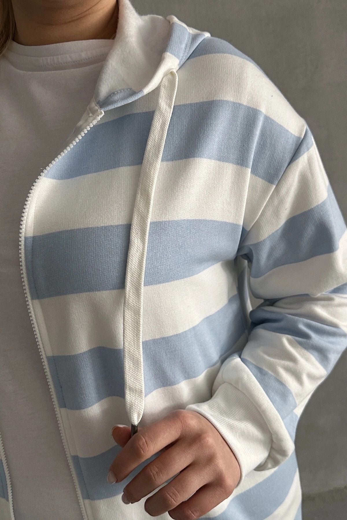 Büyük Beden Uzun Kollu Kapüşonlu Cepli Fermuarlı Hırka 74-104