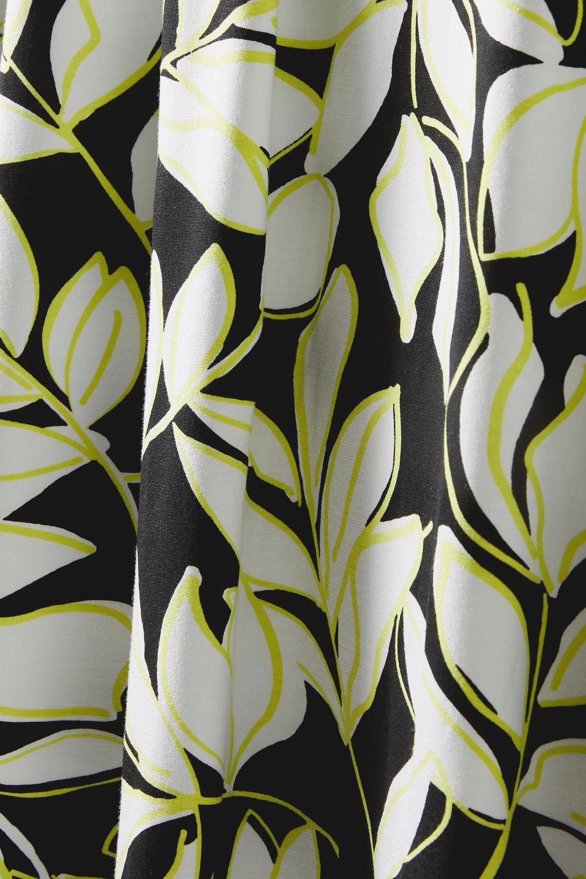 Büyük Beden V Yaka Kısa Kollu Yaprak Desenli Bluz 615244