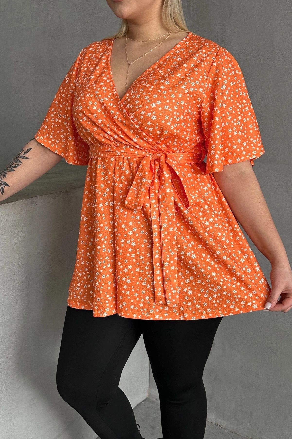 Büyük Beden Kısa Kollu V Yaka Önü Bağlama Detaylı Bluz 97-40
