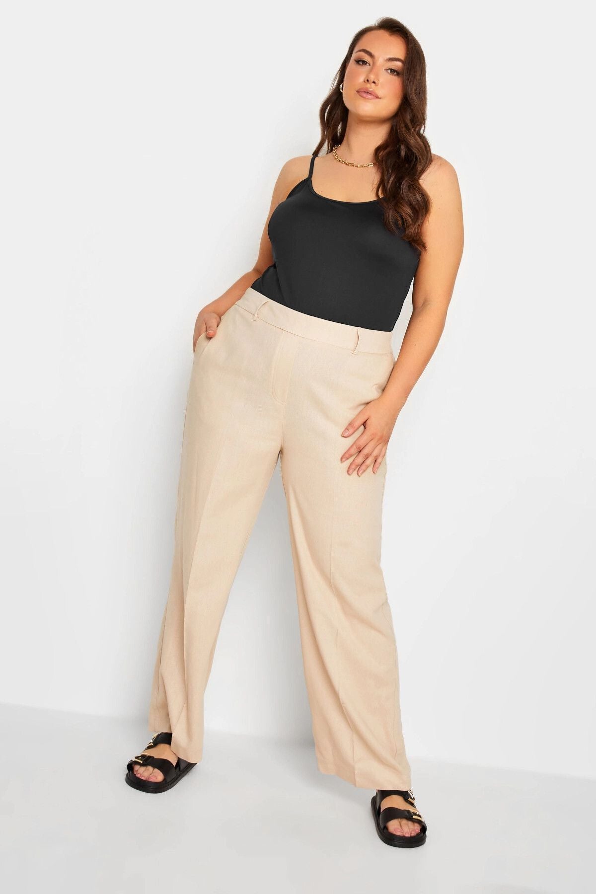 Büyük Beden İp Askılı Saten Görünümlü Dekolte Yaka Bluz 302241