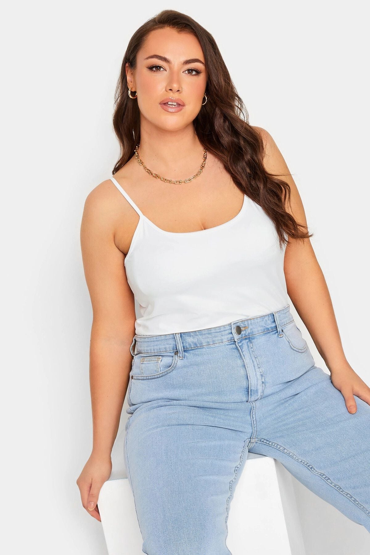 Büyük Beden İp Askılı Saten Görünümlü Dekolte Yaka Bluz 302242