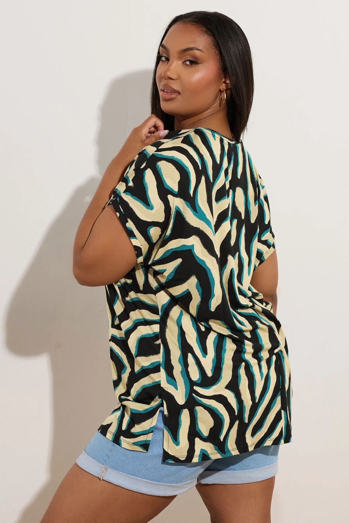 Büyük Beden Bisiklet Yaka Kısa Kollu Zebra Desenli Bluz 303918