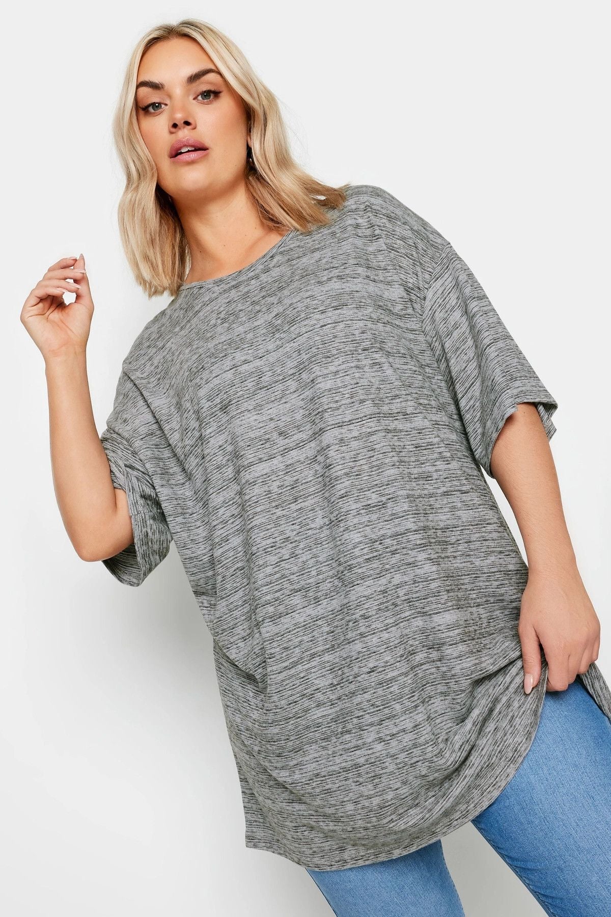 Büyük Beden Bisiklet Yaka Yarım Kollu Uzun Kesim T-shirt 303123