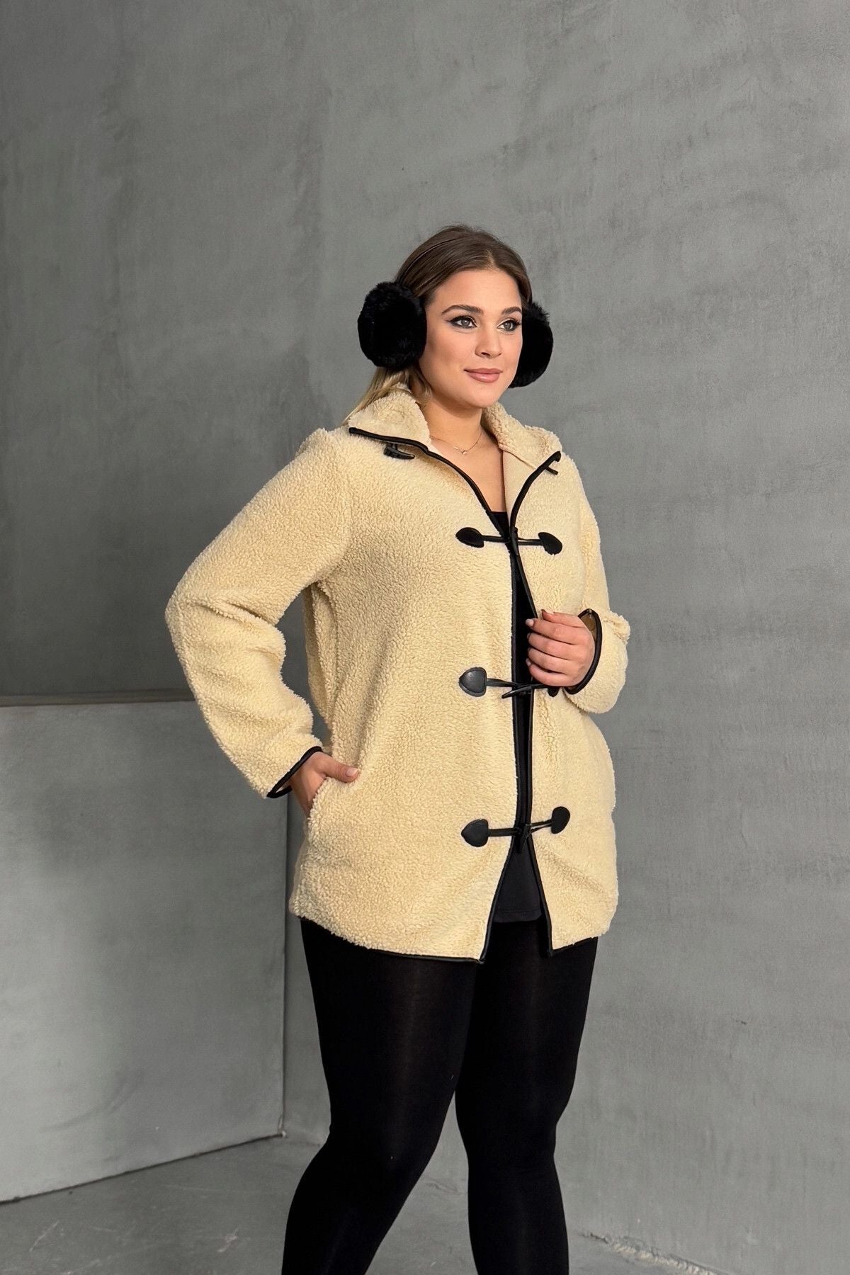 Büyük Beden Önü Kapamalı Cepli Uzun Kollu Peluş Mont 301815