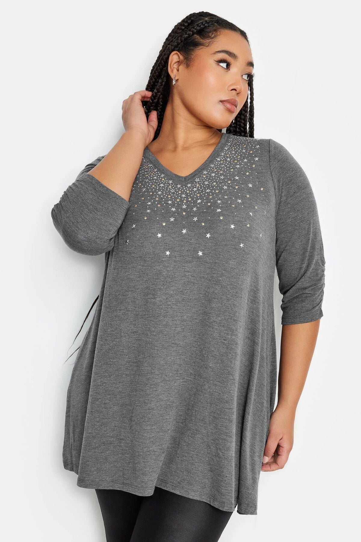 Büyük Beden V Yaka Yıldız Zımba Detaylı Yarım Kollu Bluz 302677