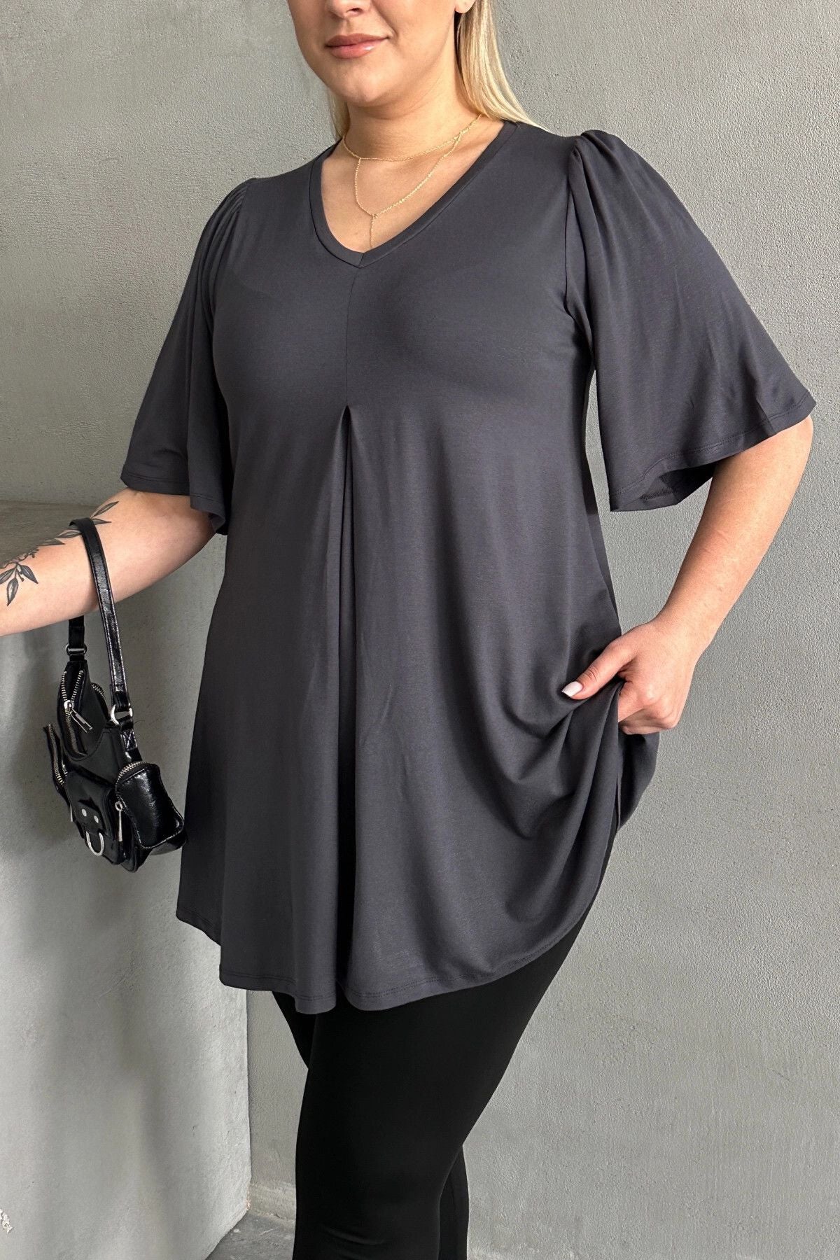 Büyük Beden V Yaka Desensiz Asimetrik Kesim Likralı Bluz MDL-3