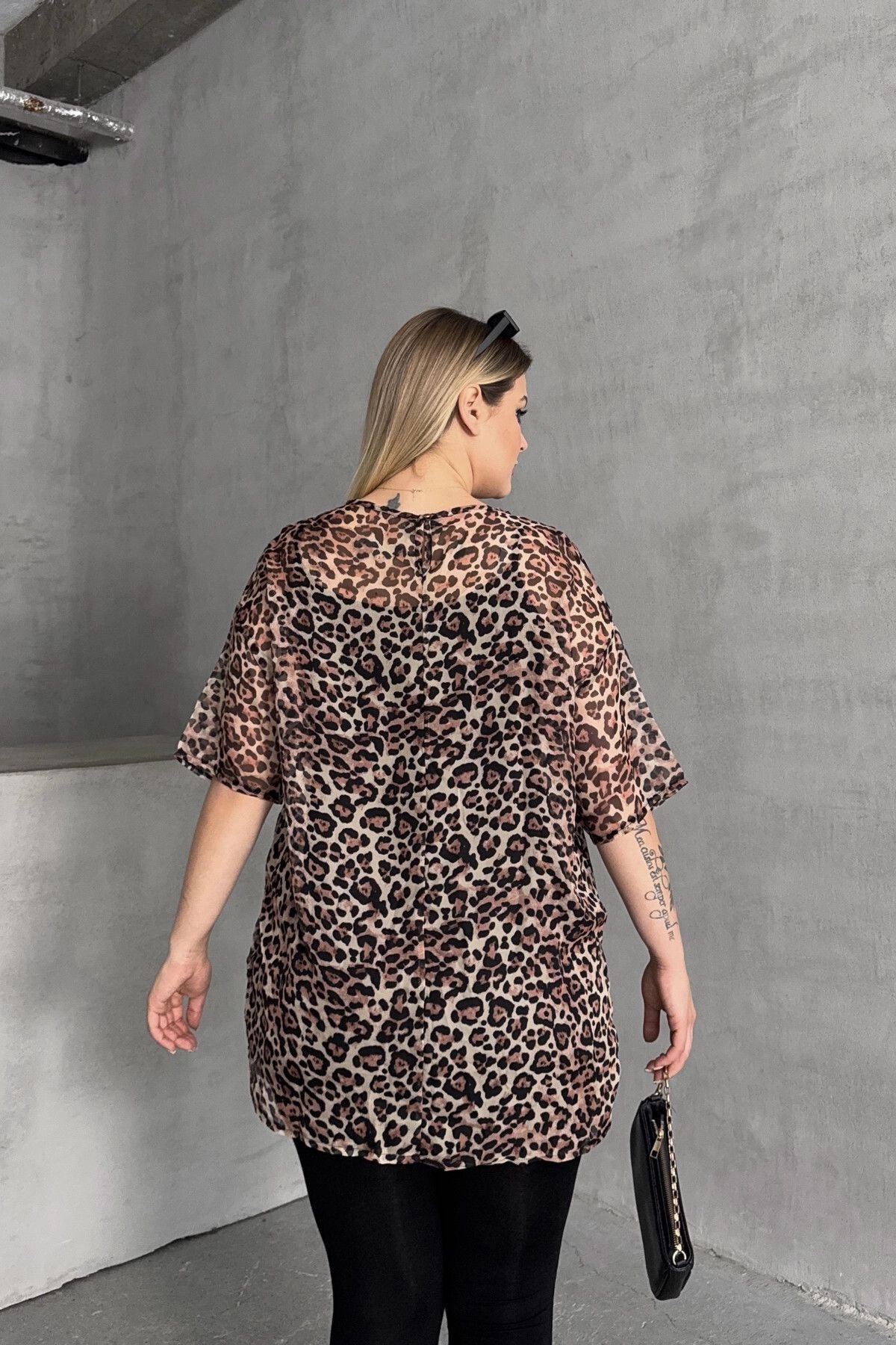 Büyük Beden Bisiklet Yaka Yarım Kollu Astarlı Transparan Bluz 303631