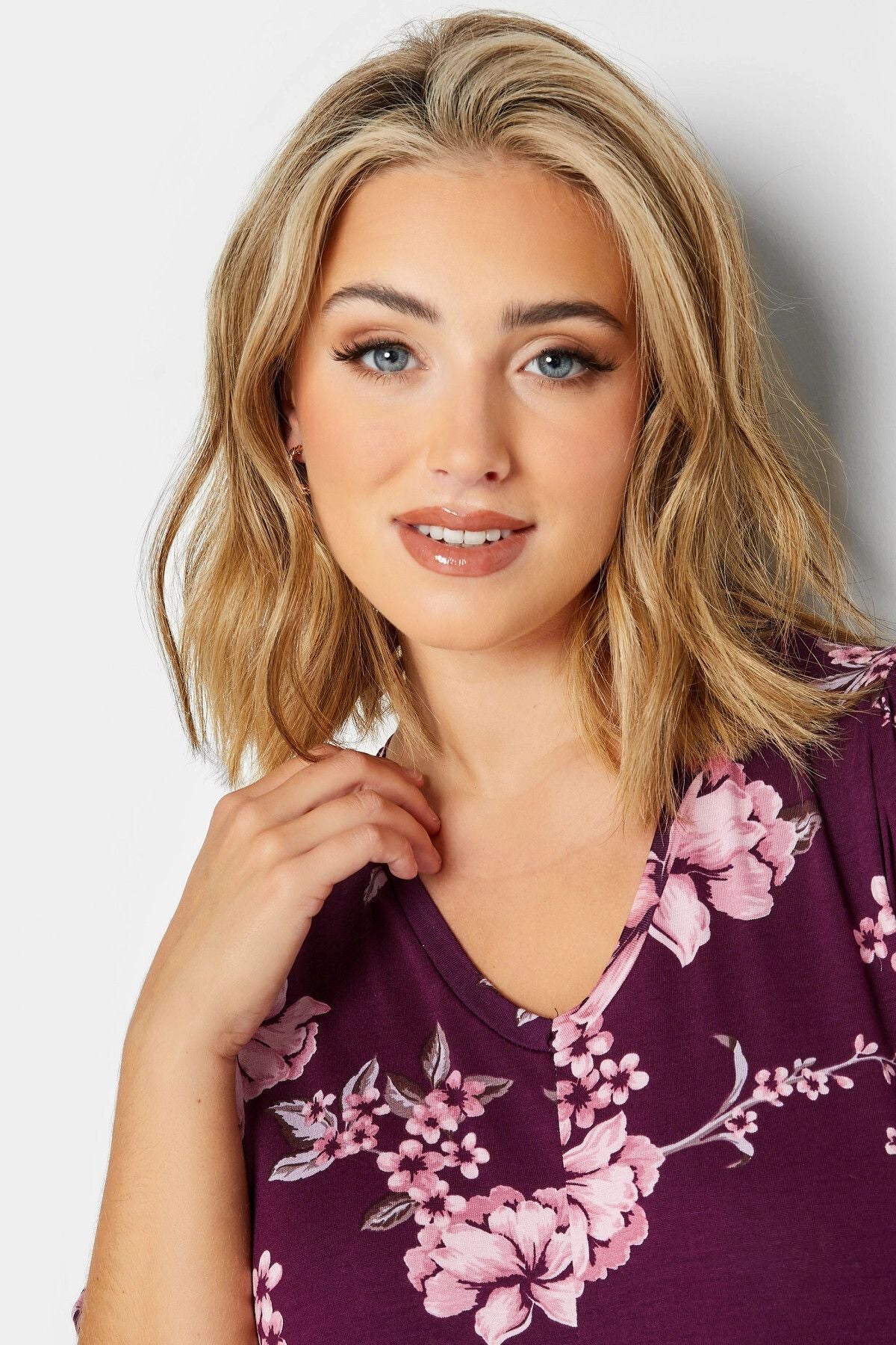 Büyük Beden V Yaka Desenli Asimetrik Kesim Likralı Bluz 302482