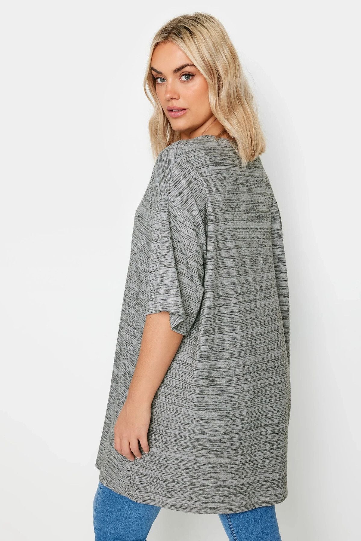 Büyük Beden Bisiklet Yaka Yarım Kollu Uzun Kesim T-shirt 303123