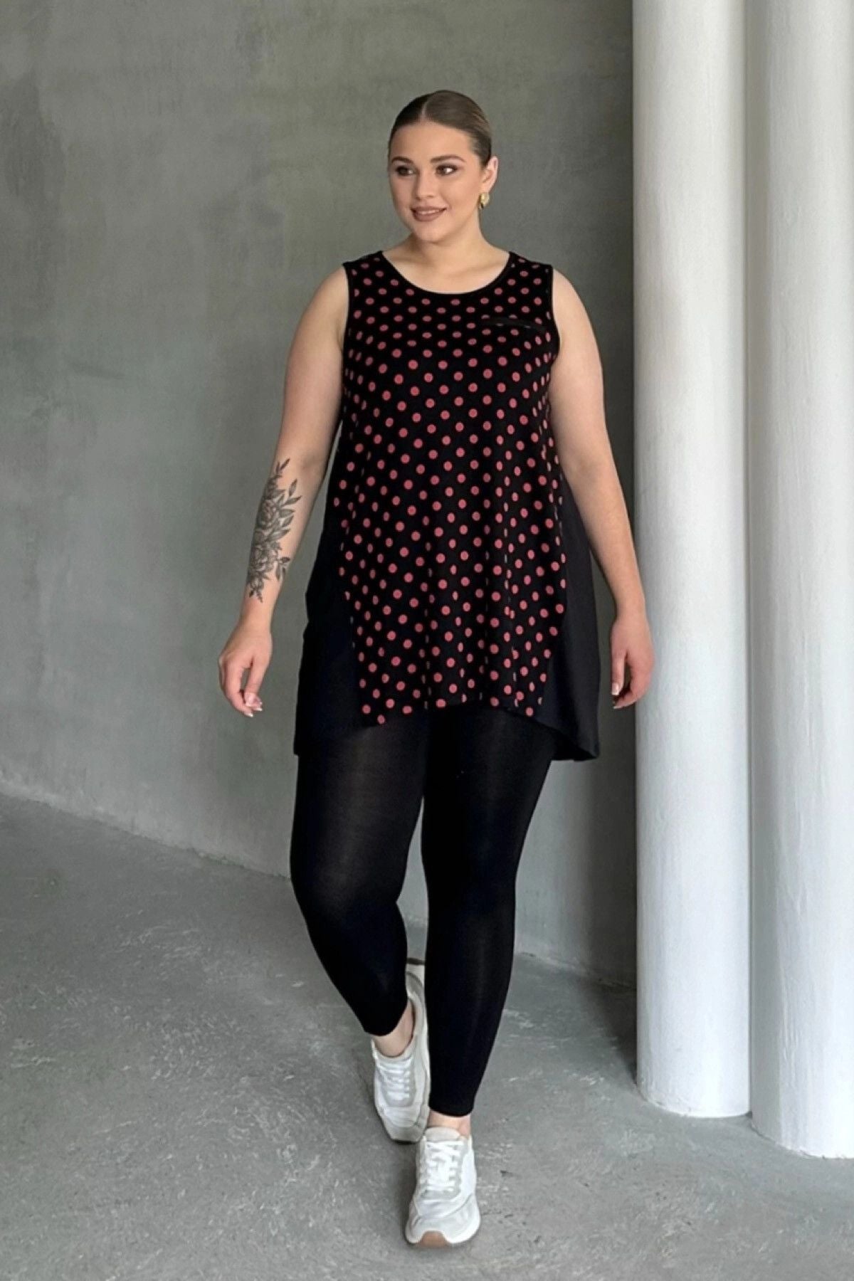 Büyük Beden Önü Puantiyeli Kolsuz Bluz 302253