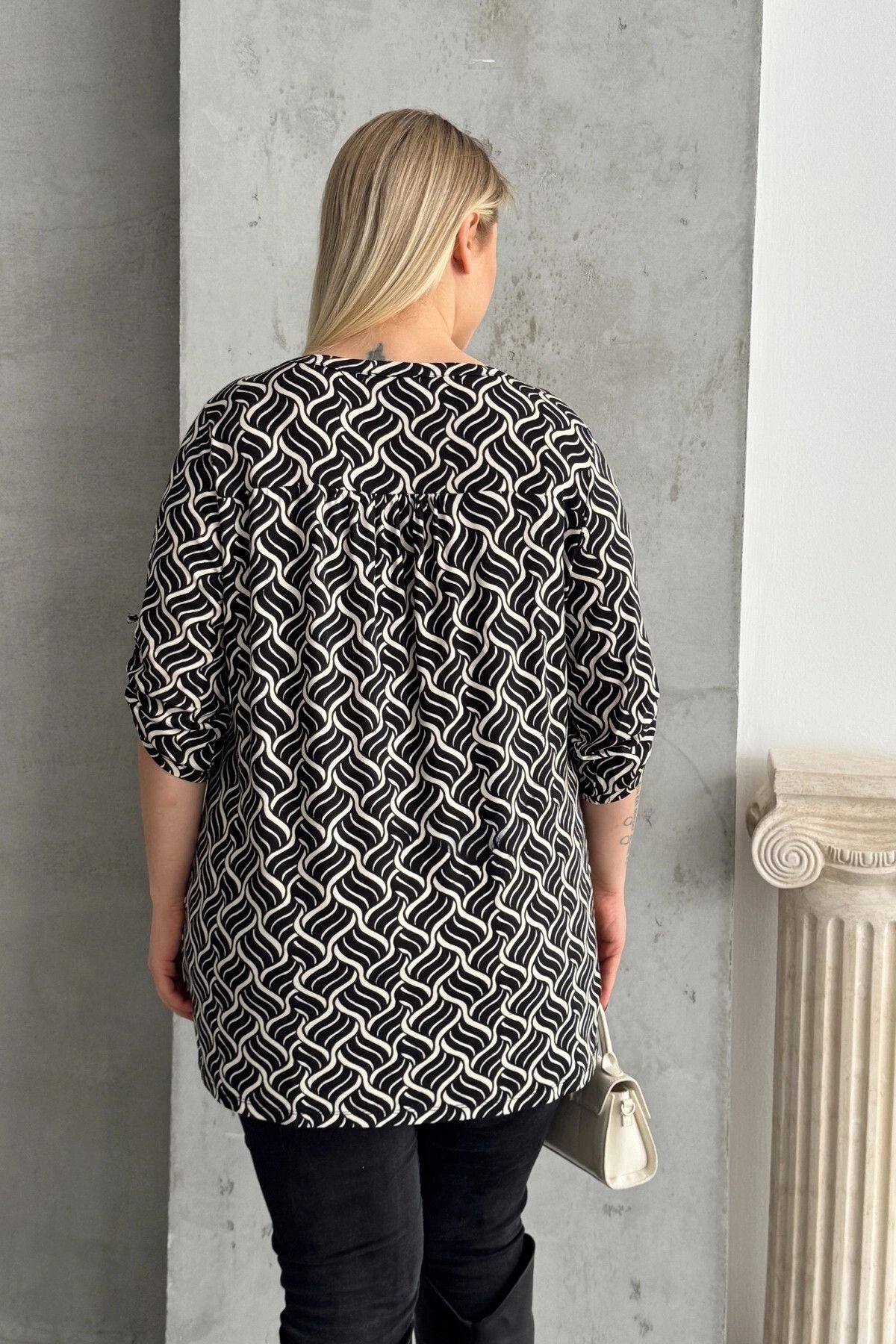 Büyük Beden V Yaka Önü Düğmeli Kolları Katlama Detaylı Likralı Bluz 1016