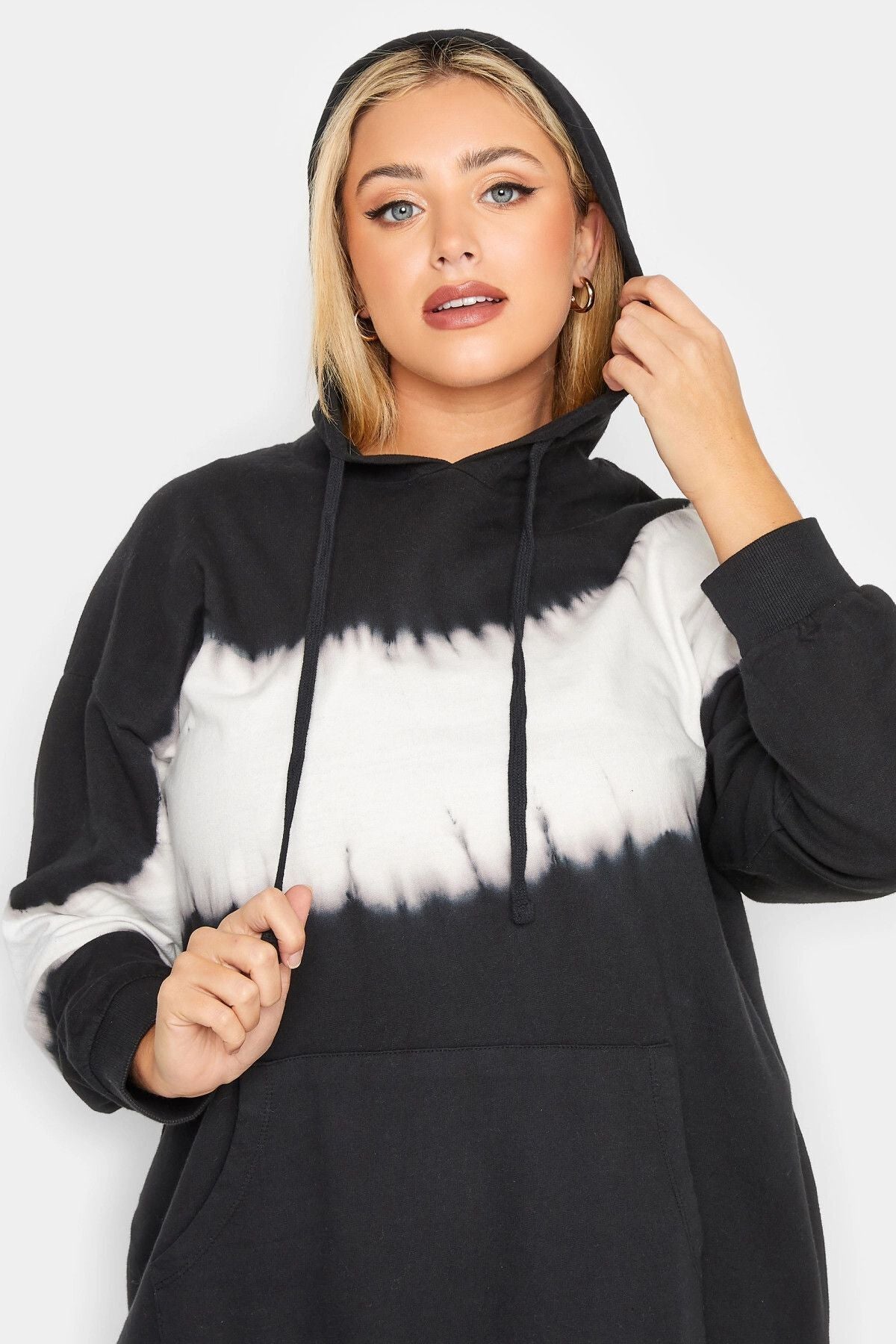 Büyük Beden Batik Desenli Önü Cepli Kapüşonşlu Sweatshirt 172208