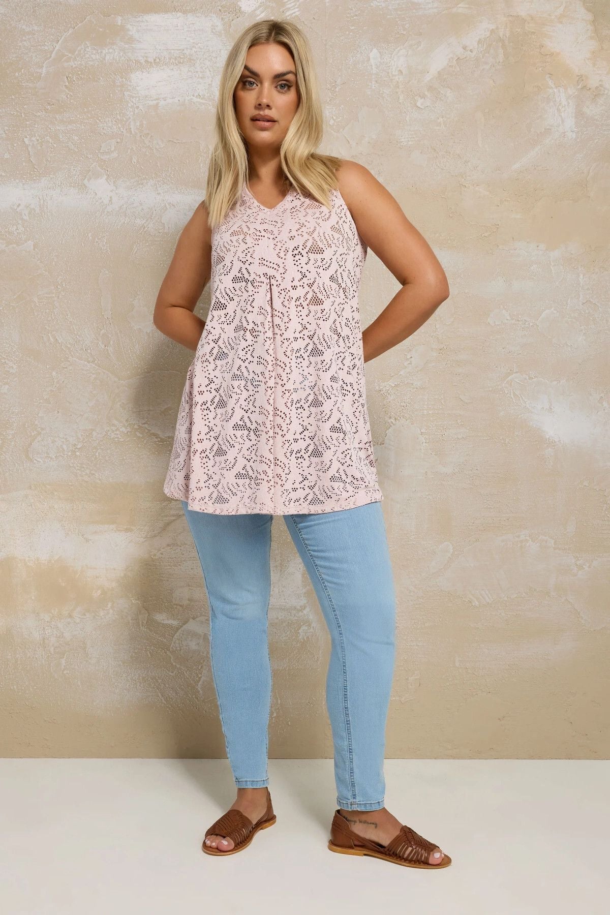 Büyük Beden V Yaka Sıfır Kol Astarsız Dantel Bluz 304103