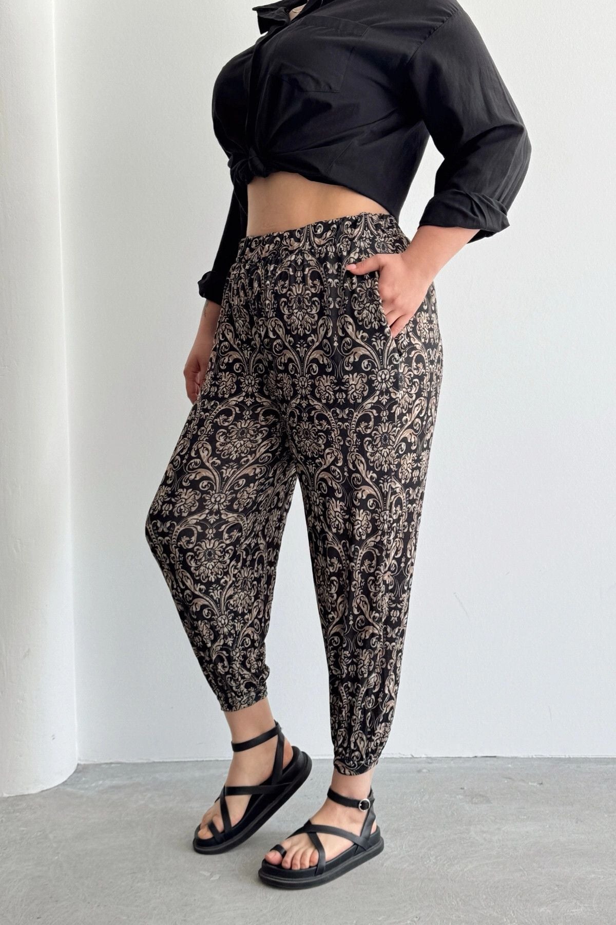 Büyük Beden Beli ve Paçası Lastikli Cepli Desenli Şalvar Pantolon 74-75