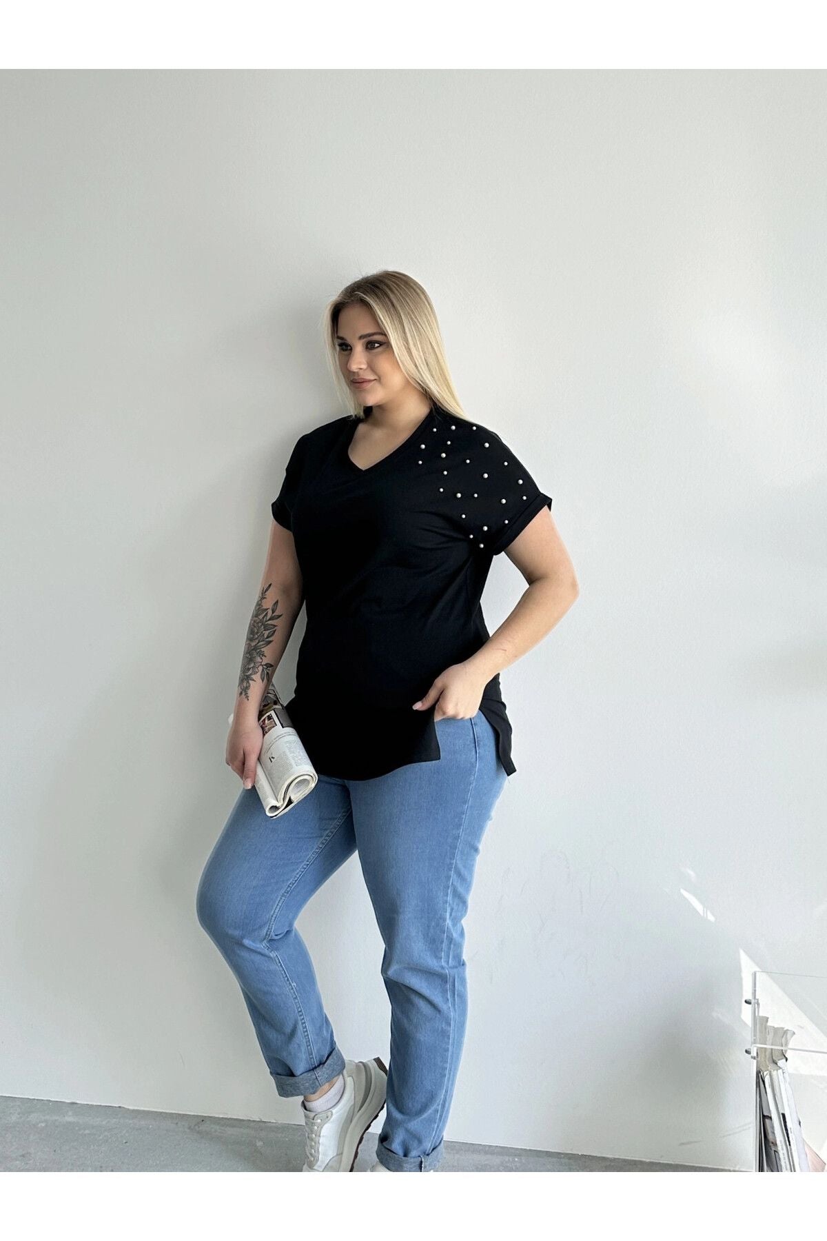 Büyük Beden Kısa Kollu V Yaka Yanları Yırtmaçlı Boncuklu Basic T-shirt RFT-04