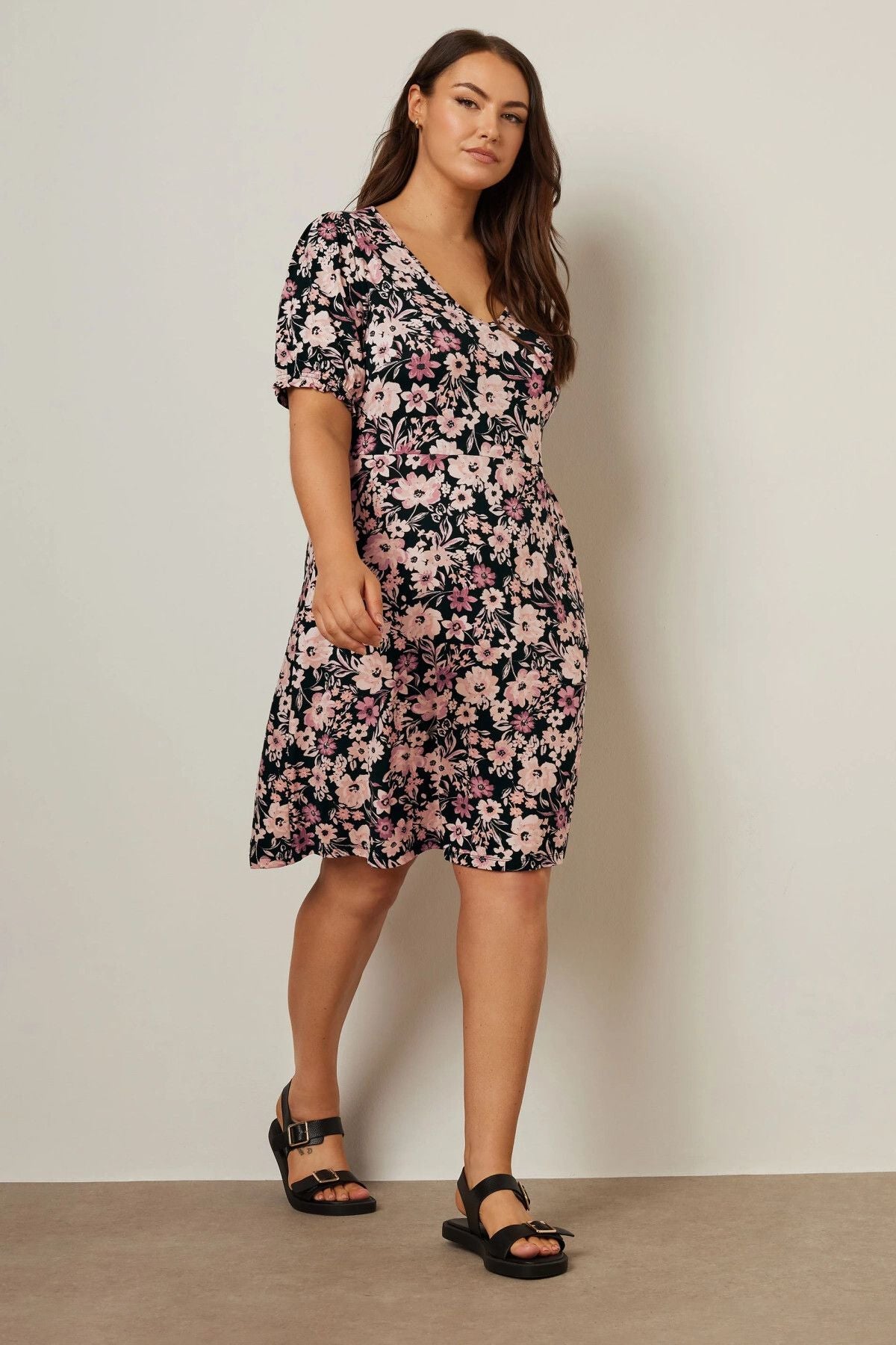 Büyük Beden V Yaka Kısa Kollu Çiçek Desenli Mini Elbise 137983