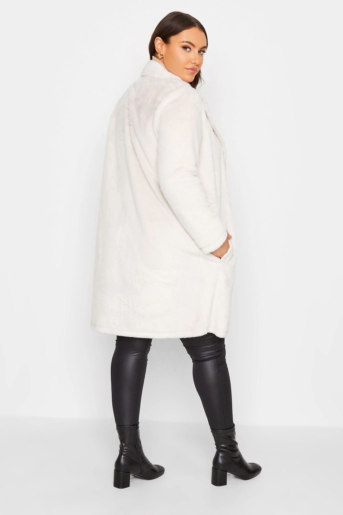 Büyük Beden Düğmeli Cepli Uzun Kesim Suni Kürk Ceket 301583