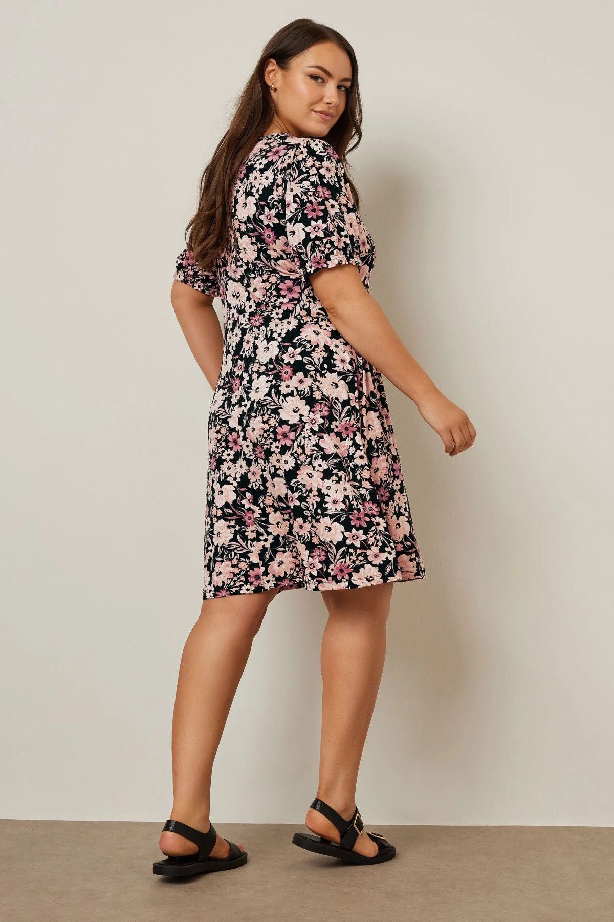 Büyük Beden V Yaka Kısa Kollu Çiçek Desenli Mini Elbise 137983